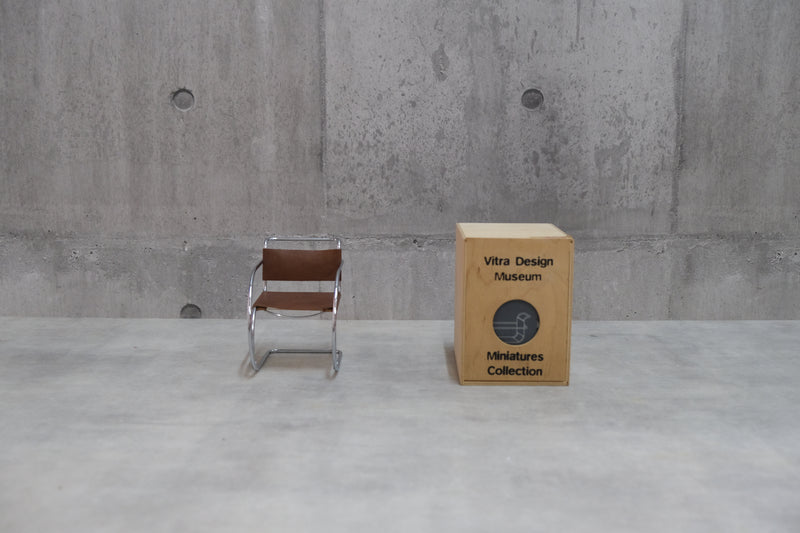 Mies van der Rohe MR 20 miniture chair Vitra Design Museum ミース・ファンデルロー –  Helvetica