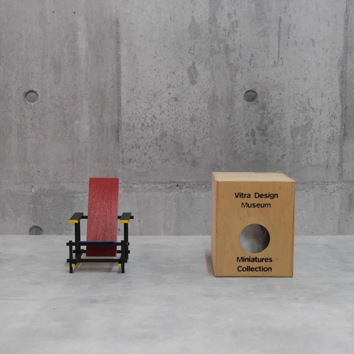 Red and Blue Chair ミニチュア｜Gerrit Rietveld × Vitra Design Museum