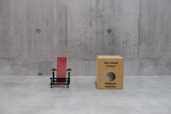 Gerrit Rietveld Red and Blue miniture chair Vitra Design Museum ヘーリット・トーマス・リートフェルト ミニチュア 赤と青の椅子 ヴィトラデザインミュージアム