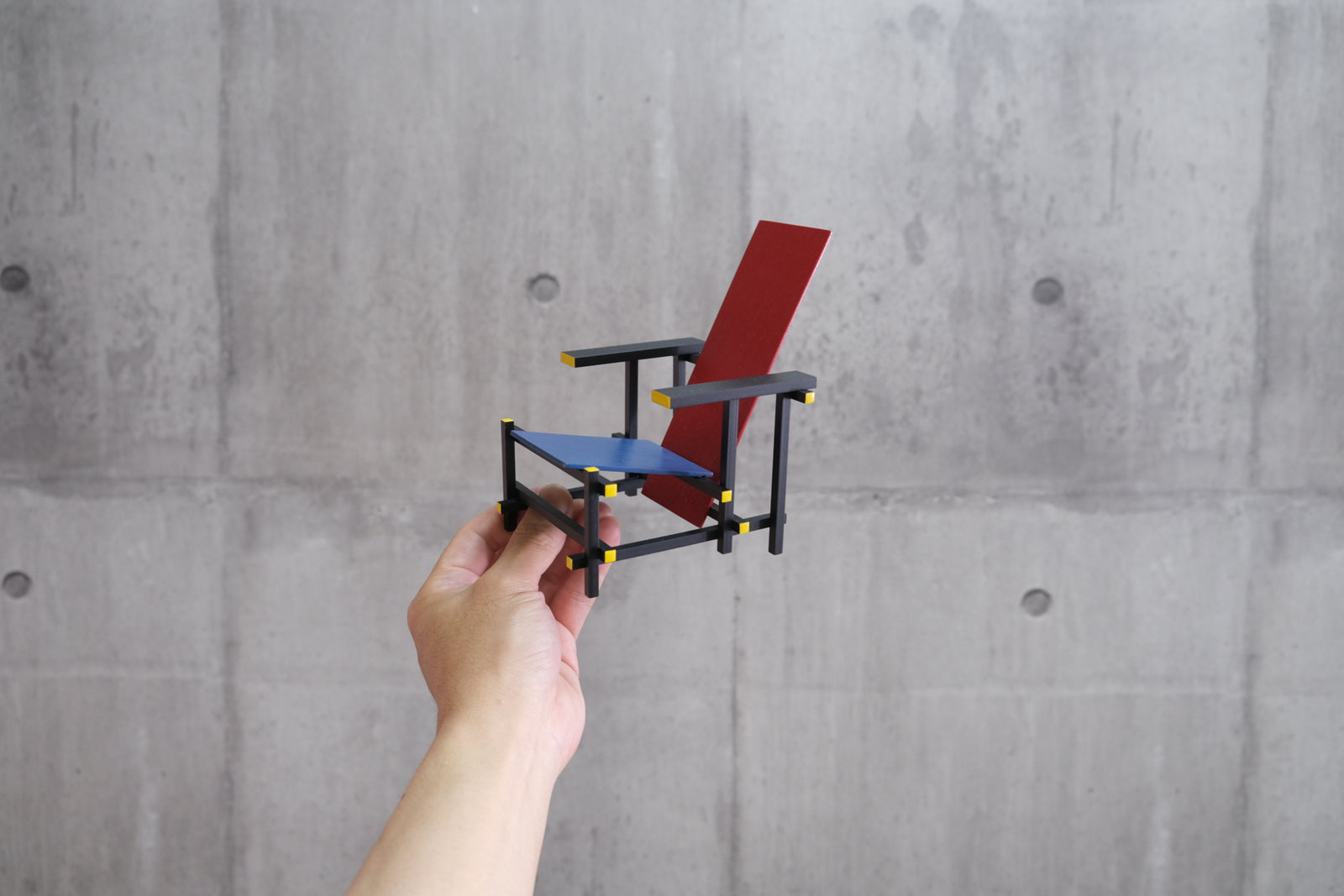 Gerrit Rietveld Red and Blue miniture chair Vitra Design Museum ヘーリット・トーマス・リートフェルト  ミニチュア 赤と青の椅子 ヴィトラデザインミュージアム