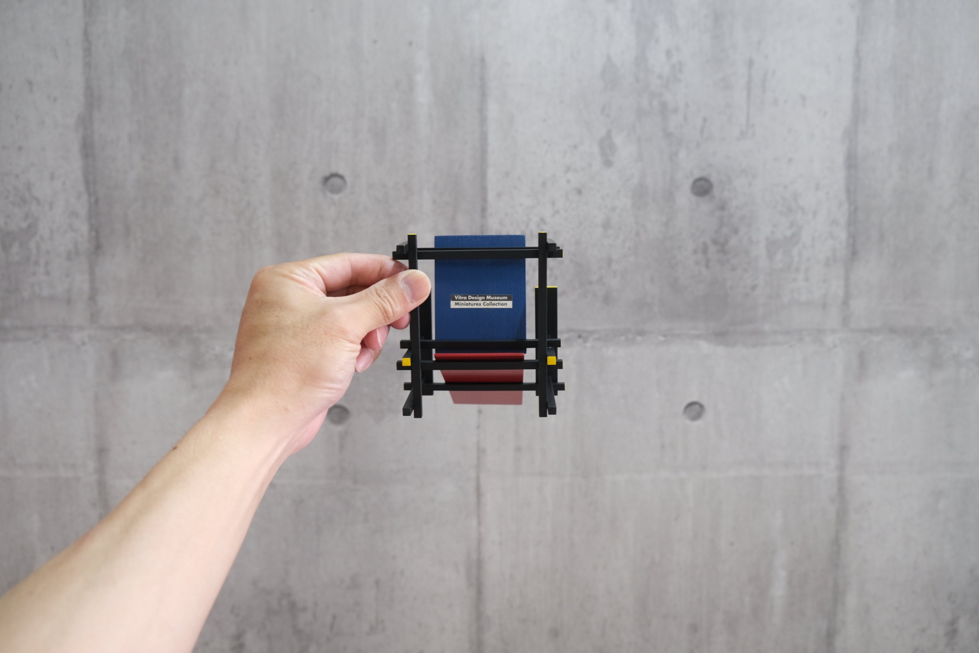Red and Blue Chair ミニチュア｜Gerrit Rietveld × Vitra Design Museum