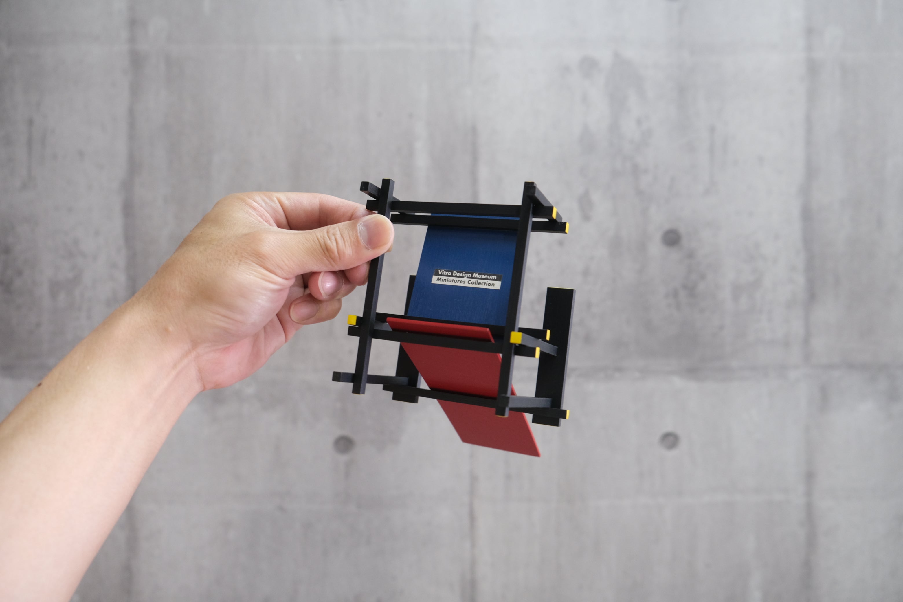 Red and Blue Chair ミニチュア｜Gerrit Rietveld × Vitra Design Museum