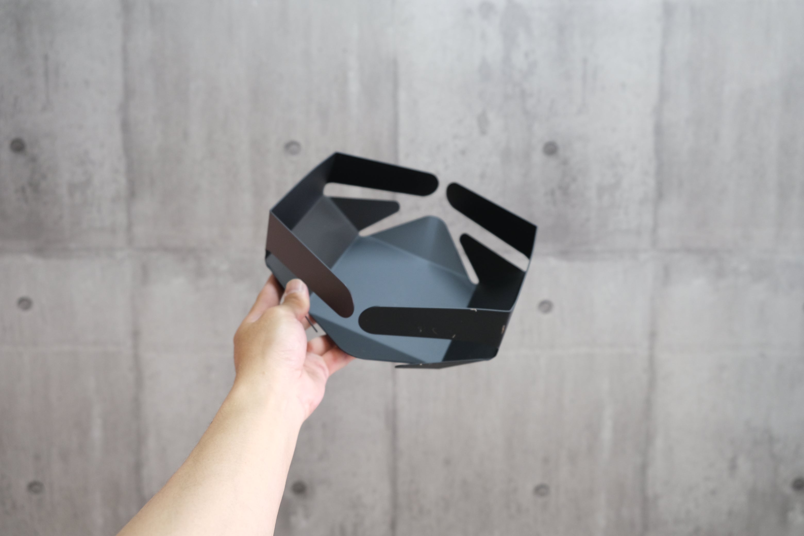アレッシィ GIA16 フルーツボウル［ブラック］｜Giulio Iacchetti デザイン／Trashシリーズ ALESSI