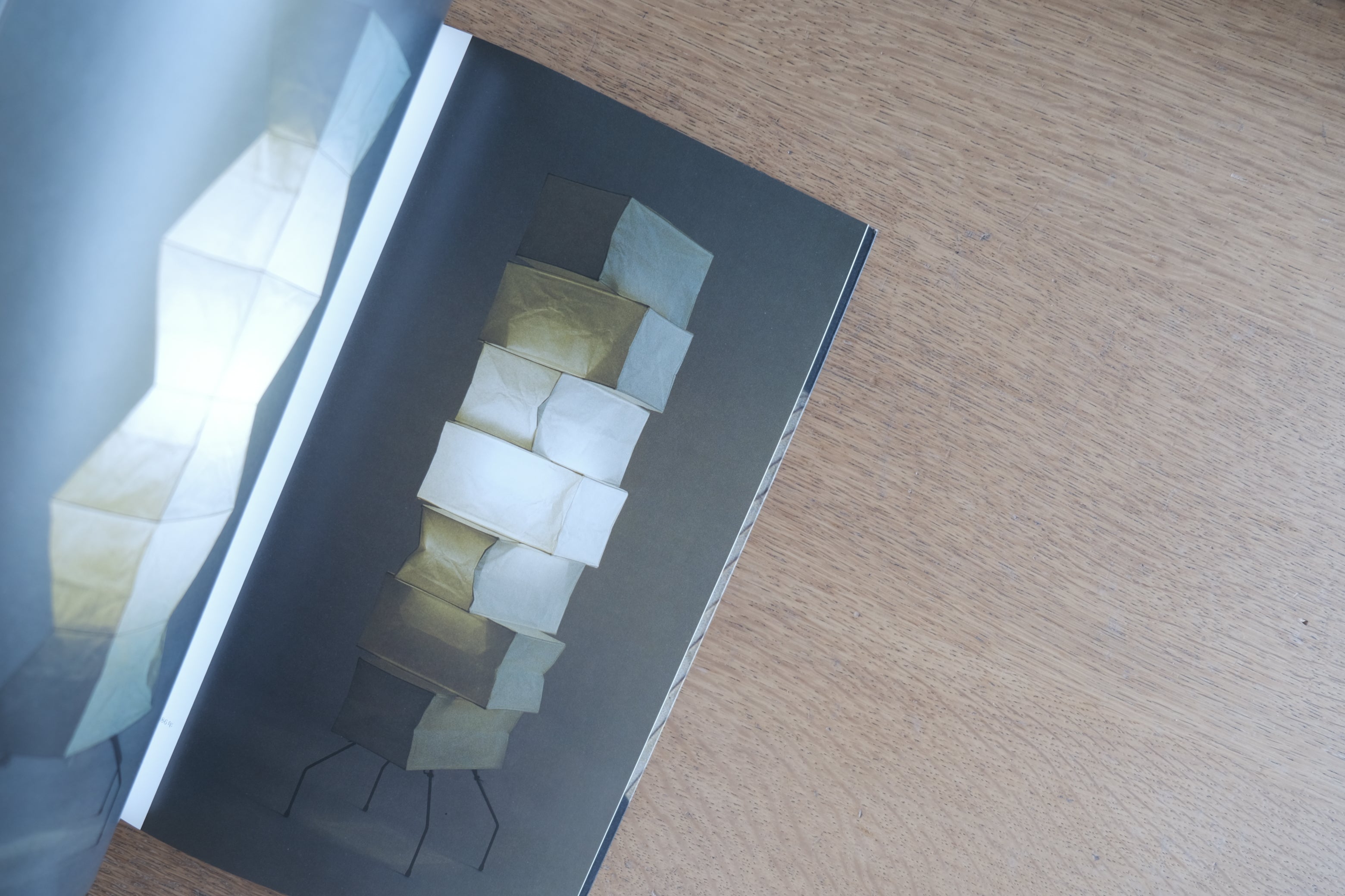 あかり｜イサム・ノグチが作った光の彫刻｜AKARI: Light Sculpture by