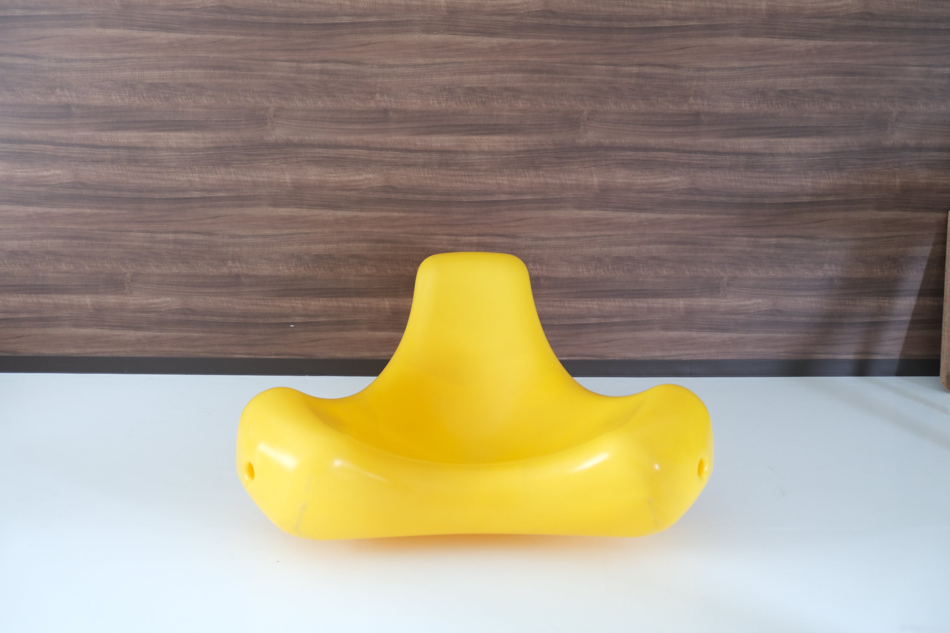 希少モデル］Marc Newson《BUCKY II》｜黄色のラウンジチェア