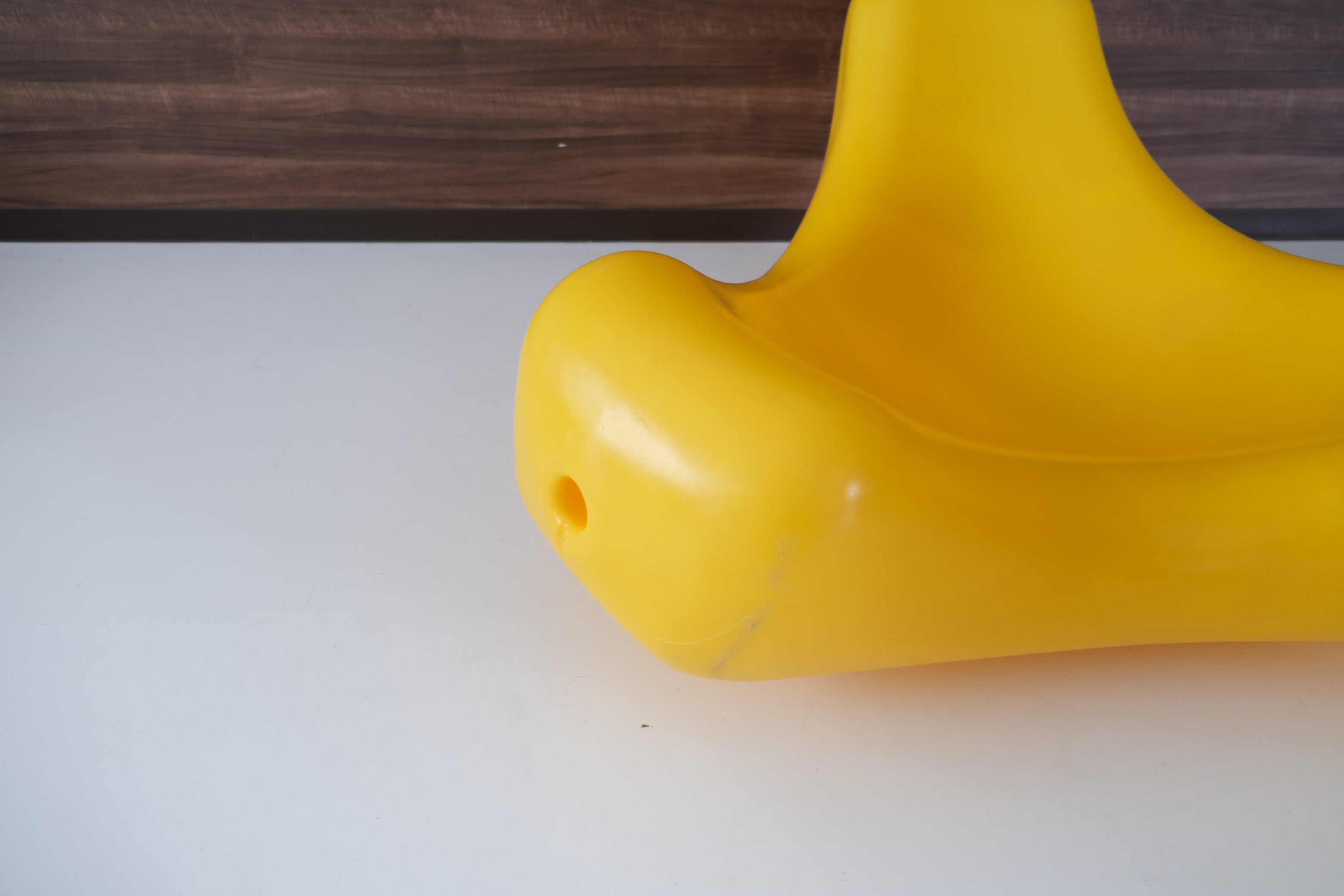 ⑧東京都内23区配送無料】エクストルーデッドマークニューソン 椅子　チェア　輸入 ⑧東京都内23区配送無料】エクストルーデッドマークニューソン