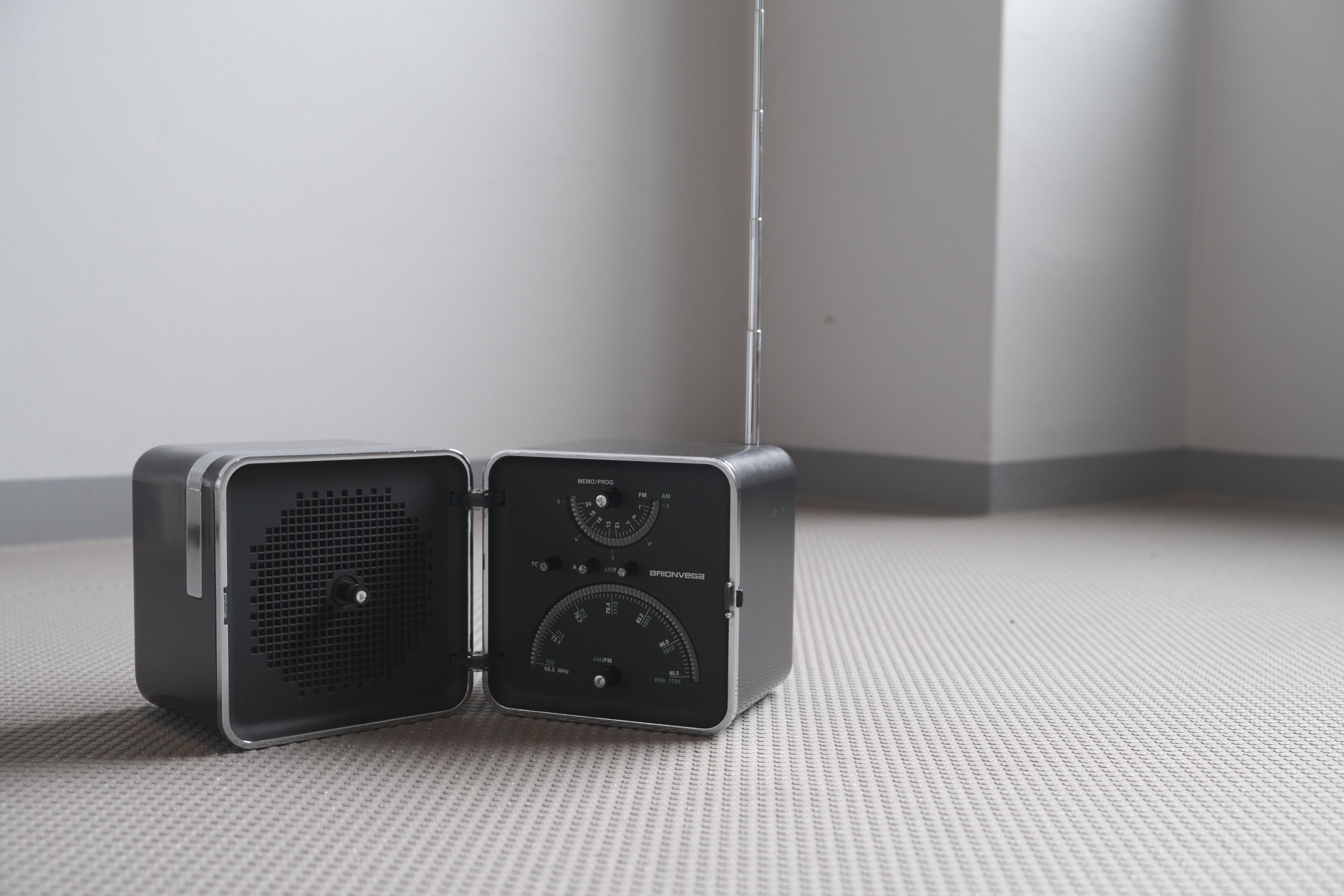 BRIONVEGA TS 522 ポータブルラジオ ブラック｜マルコ・ザヌーゾ＆リチャード・サパー｜イタリア製 ヴィンテージ