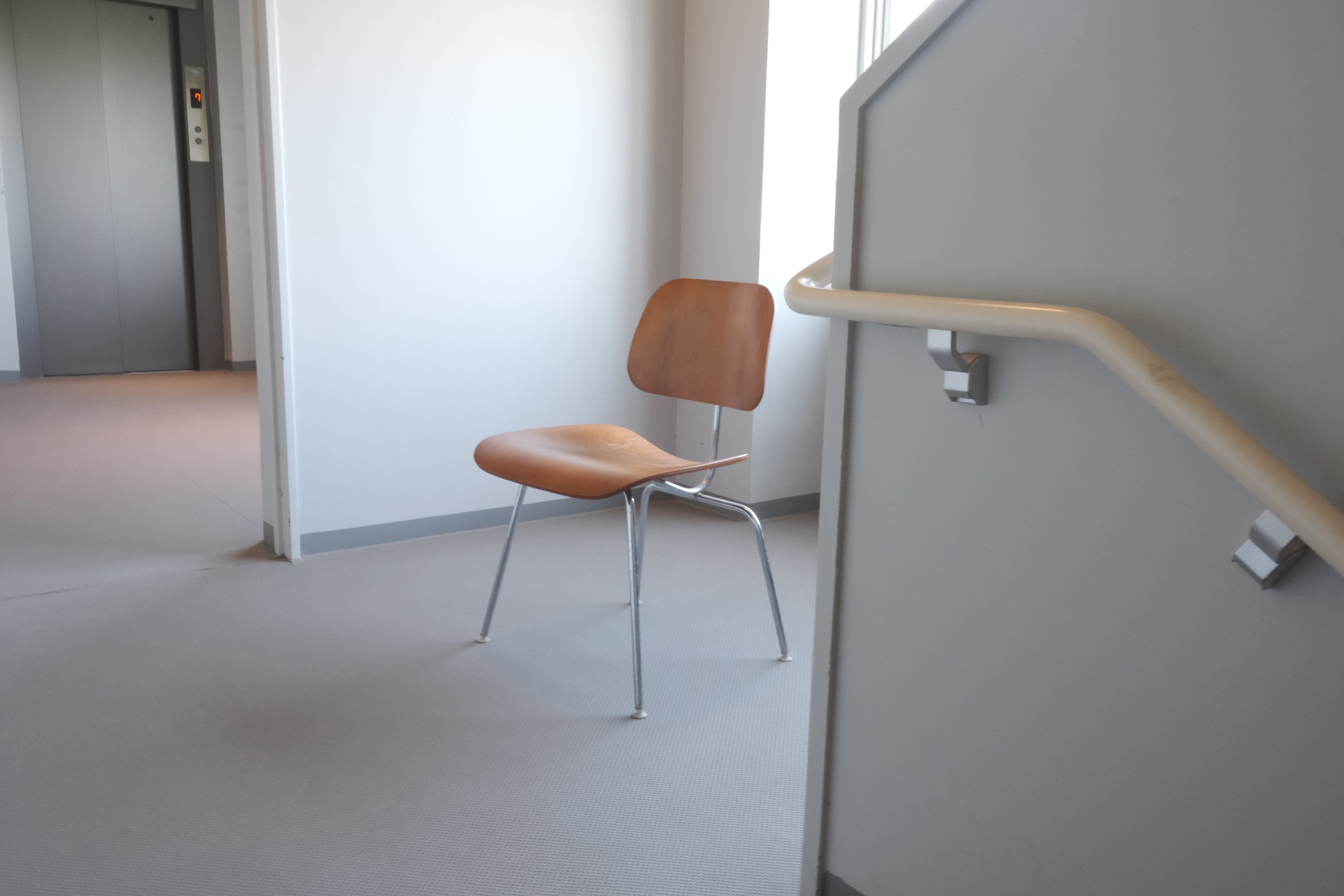 【正規品】Herman Miller イームズ DCM ウォールナット プライウッドダイニングチェア