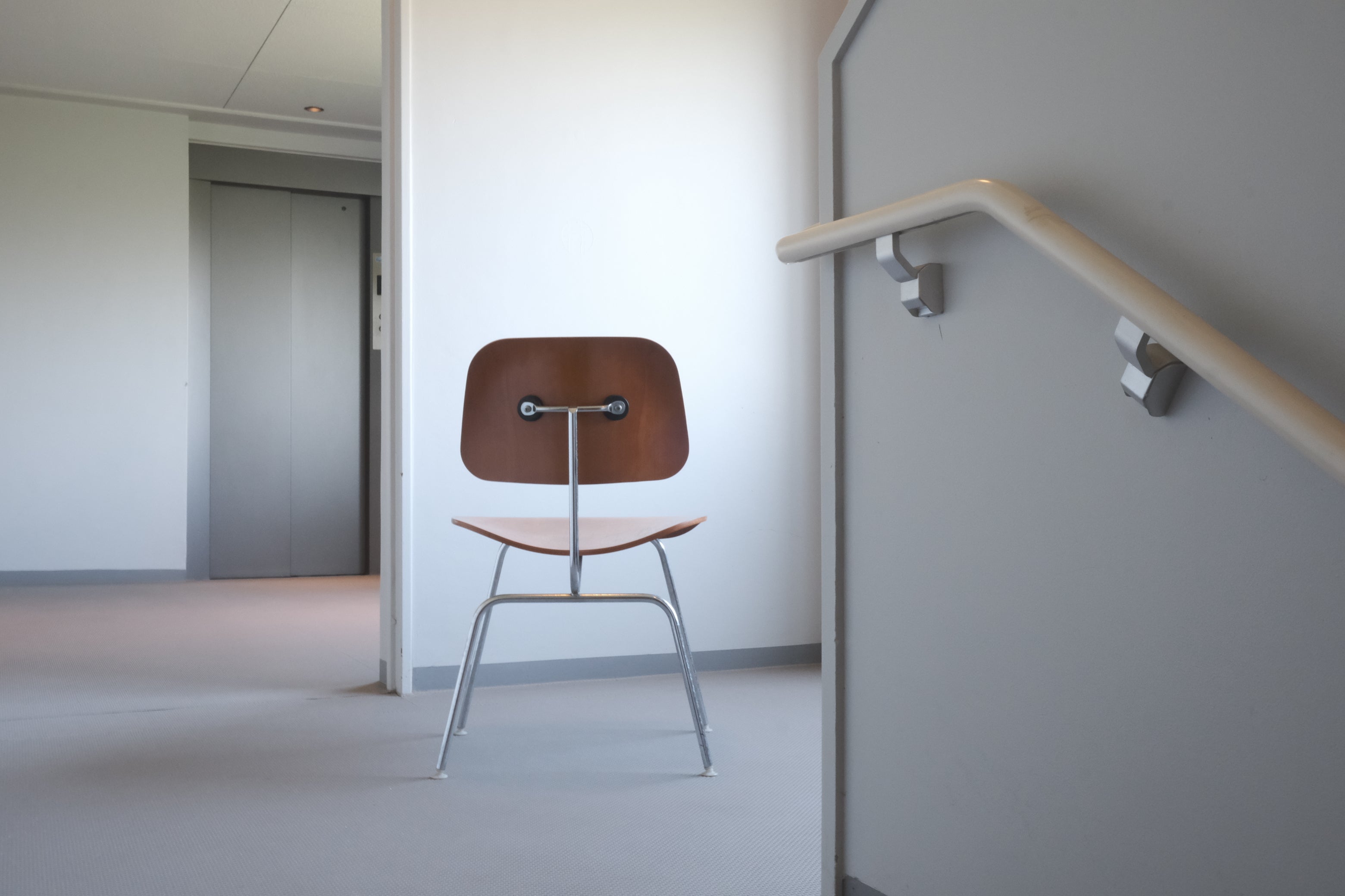 【正規品】Herman Miller イームズ DCM ウォールナット プライウッドダイニングチェア