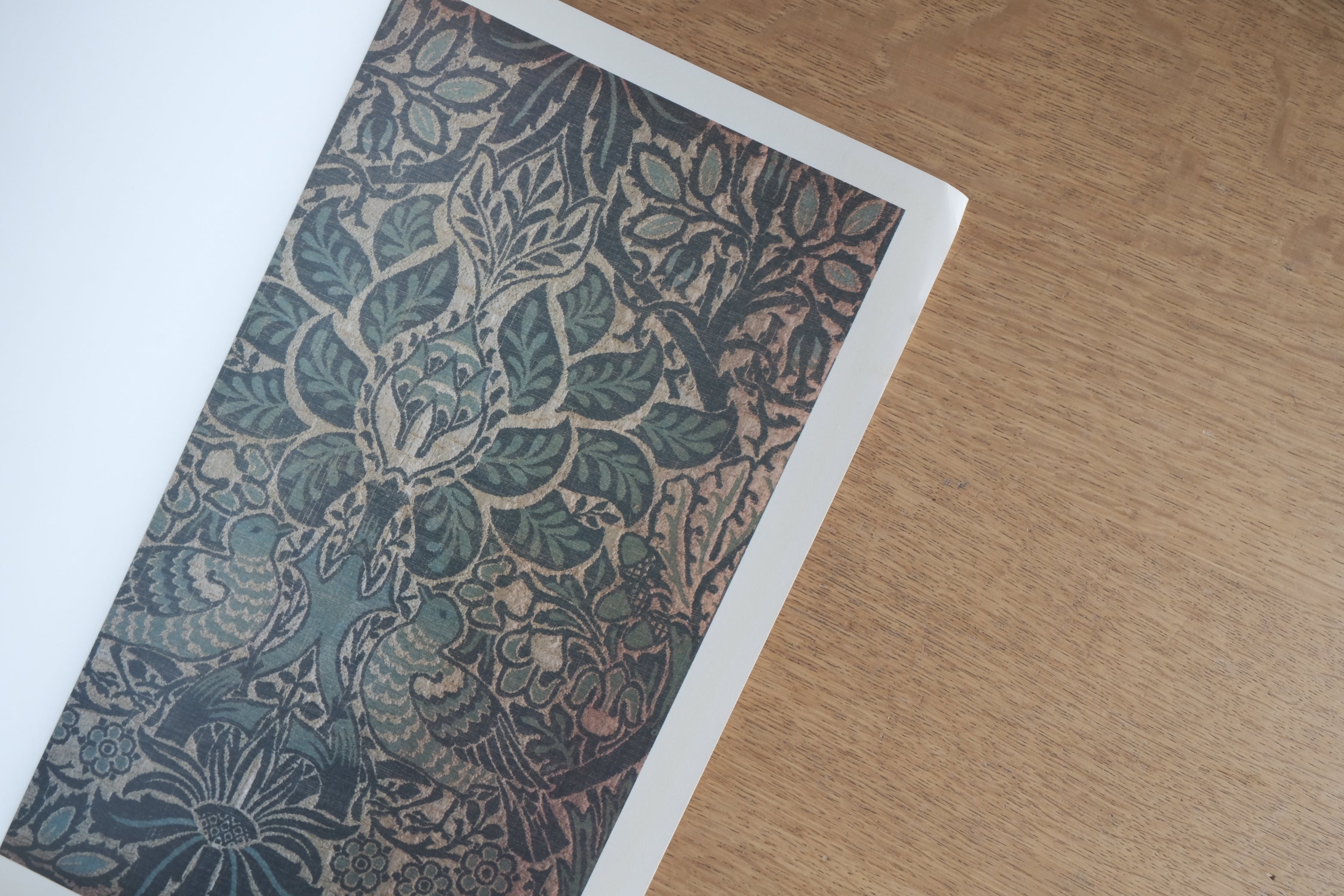 ウィリアム・モリス図案集｜William Morris Designs and Patterns（Norah Gillow／大型本／1988年）