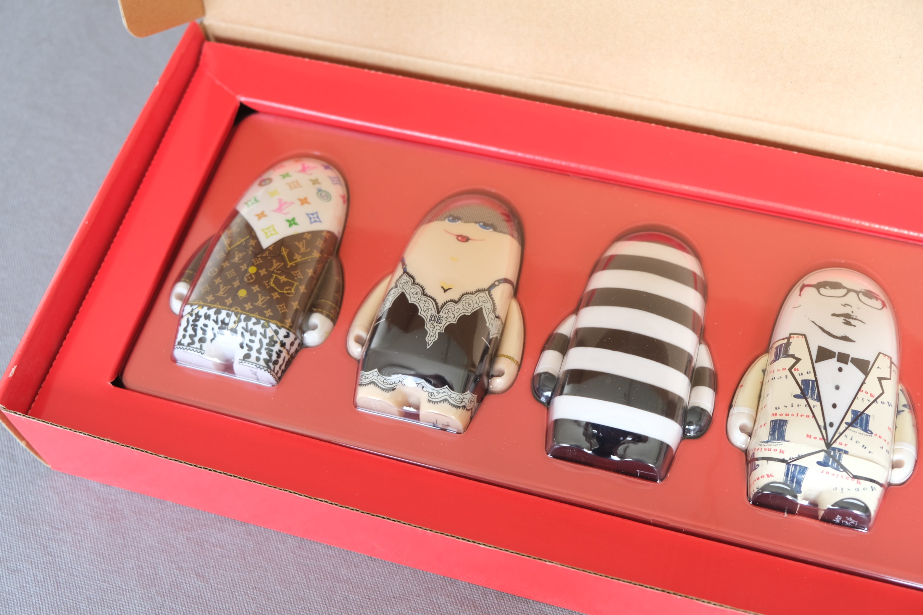 VISIONAIRE 45: More Toys Red｜Kidrobot フィギュア5体セット 2004年 伊勢丹限定