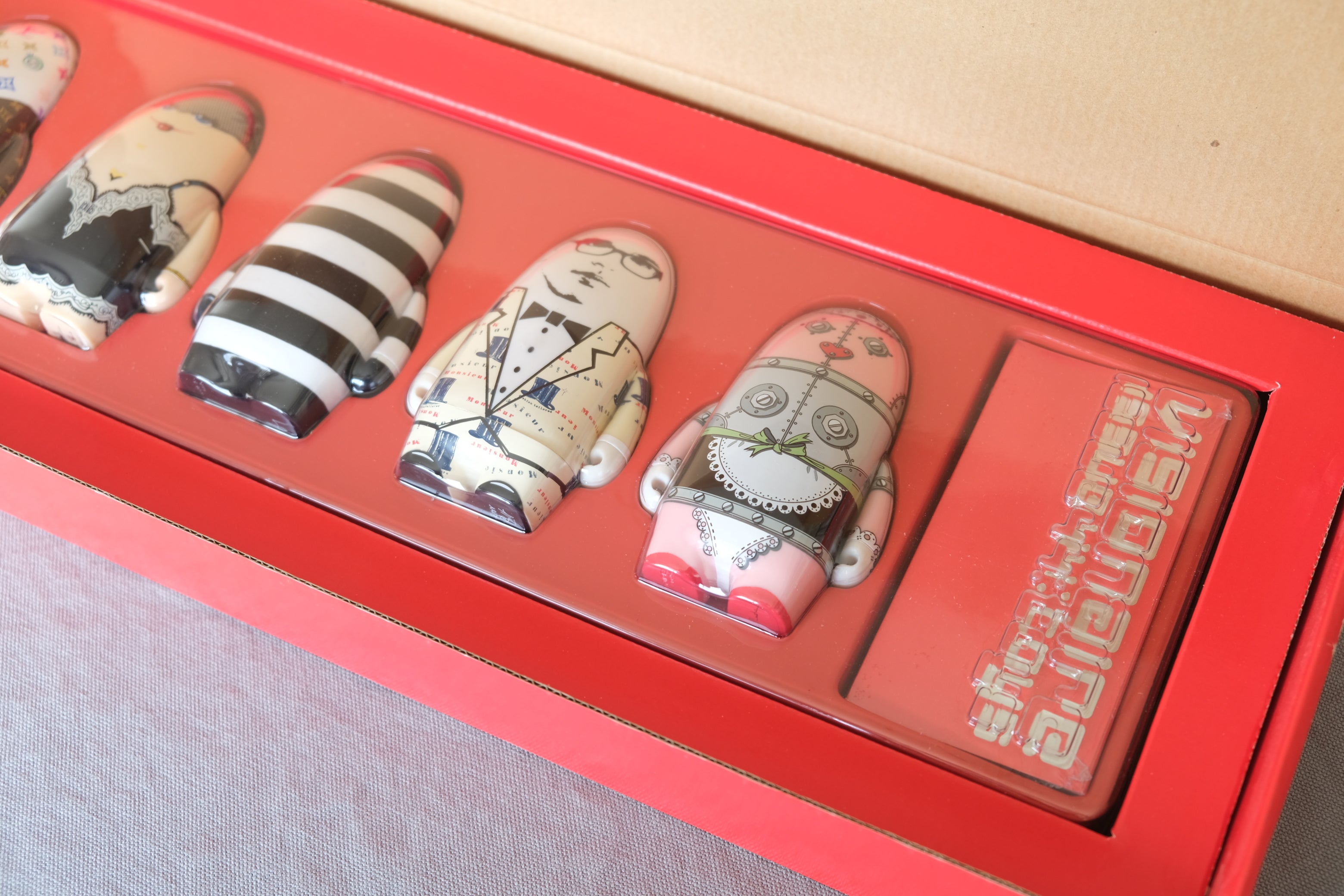 VISIONAIRE 45: More Toys Red｜Kidrobot フィギュア5体セット 2004年 伊勢丹限定