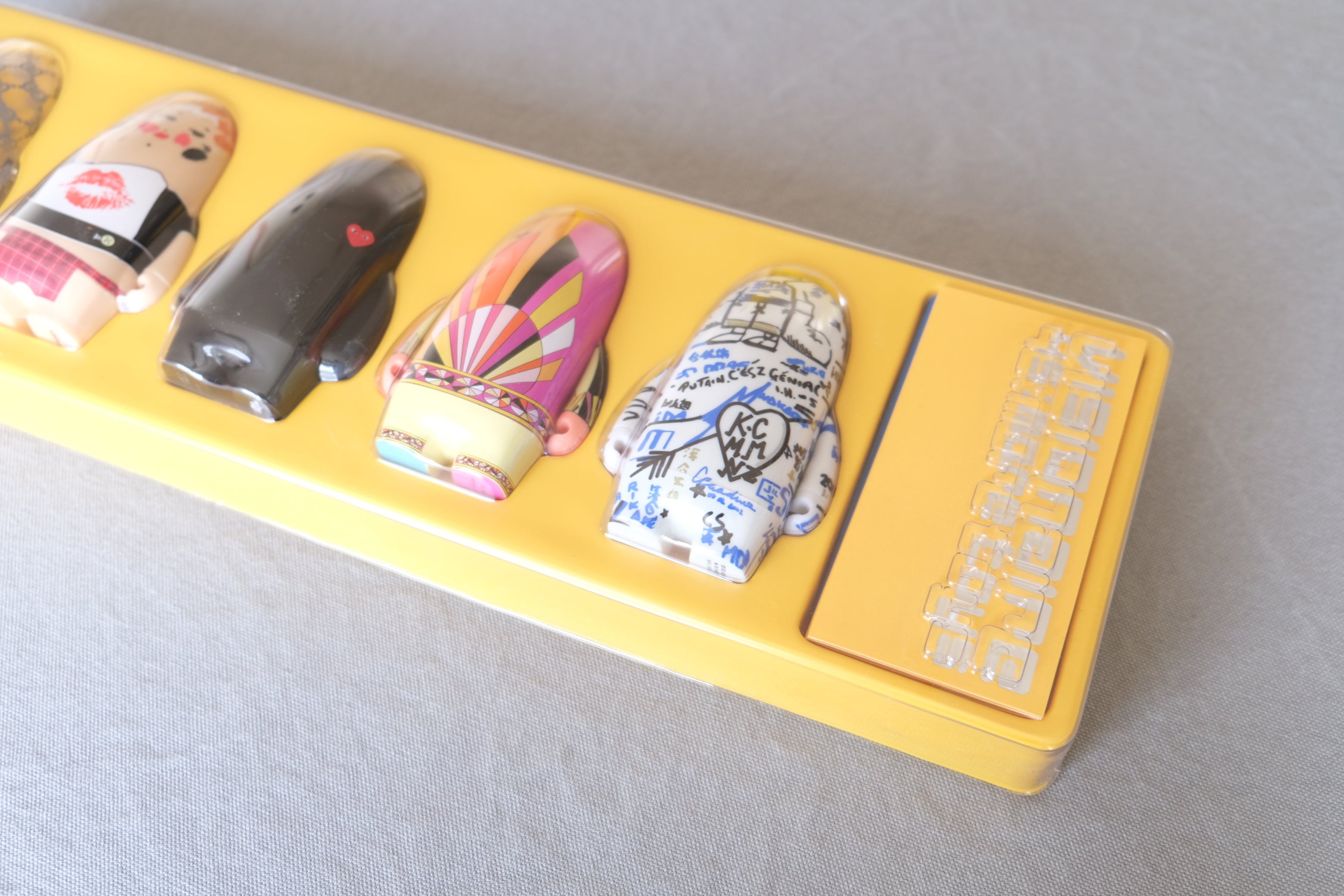 VISIONAIRE 45: More Toys Yellow｜Kidrobot フィギュアセット 2005年 限定版