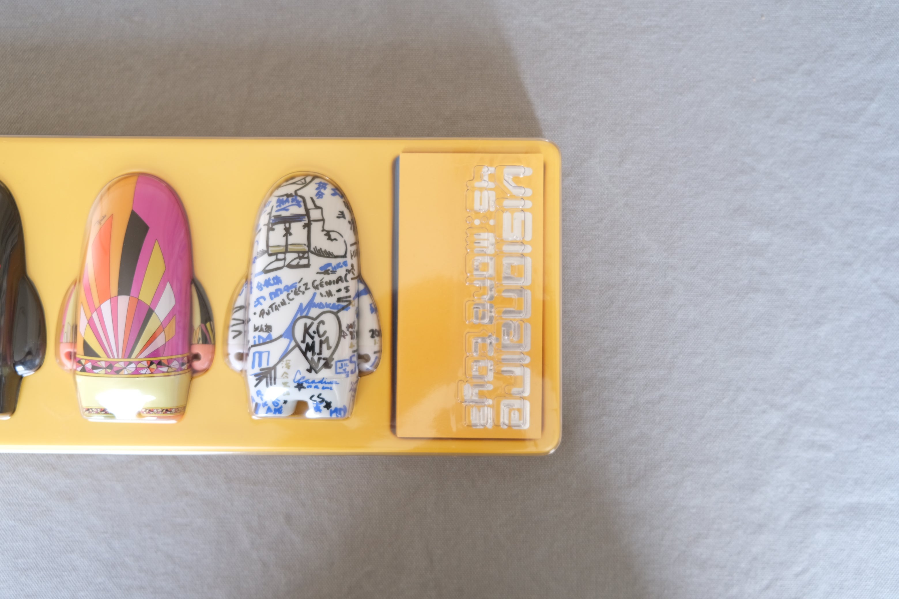 VISIONAIRE 45: More Toys Yellow｜Kidrobot フィギュアセット 2005年 限定版