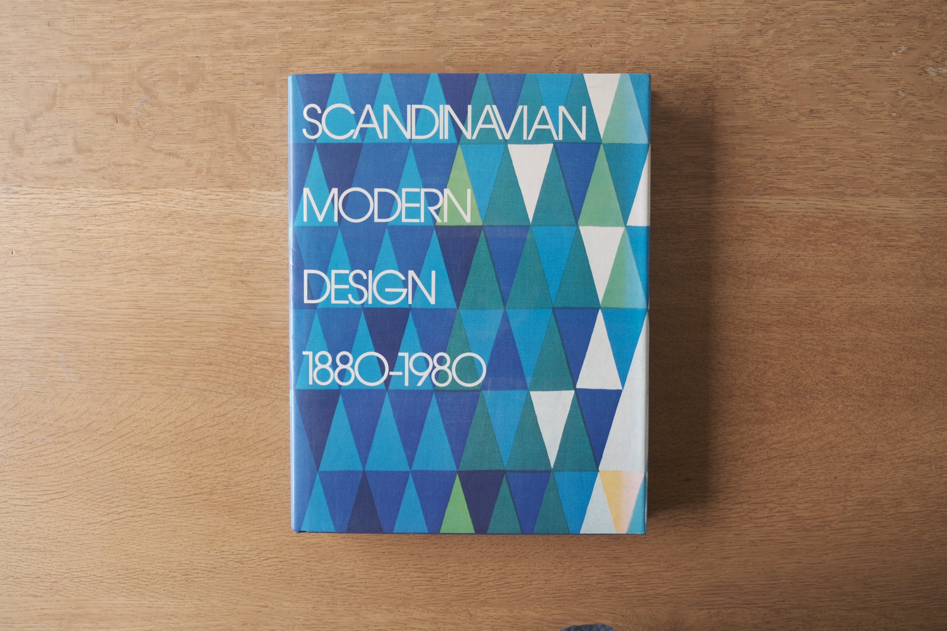 Scandinavian Modern Design 1880–1980｜北欧モダンデザイン100年史 デザイン・家具・工芸資料集