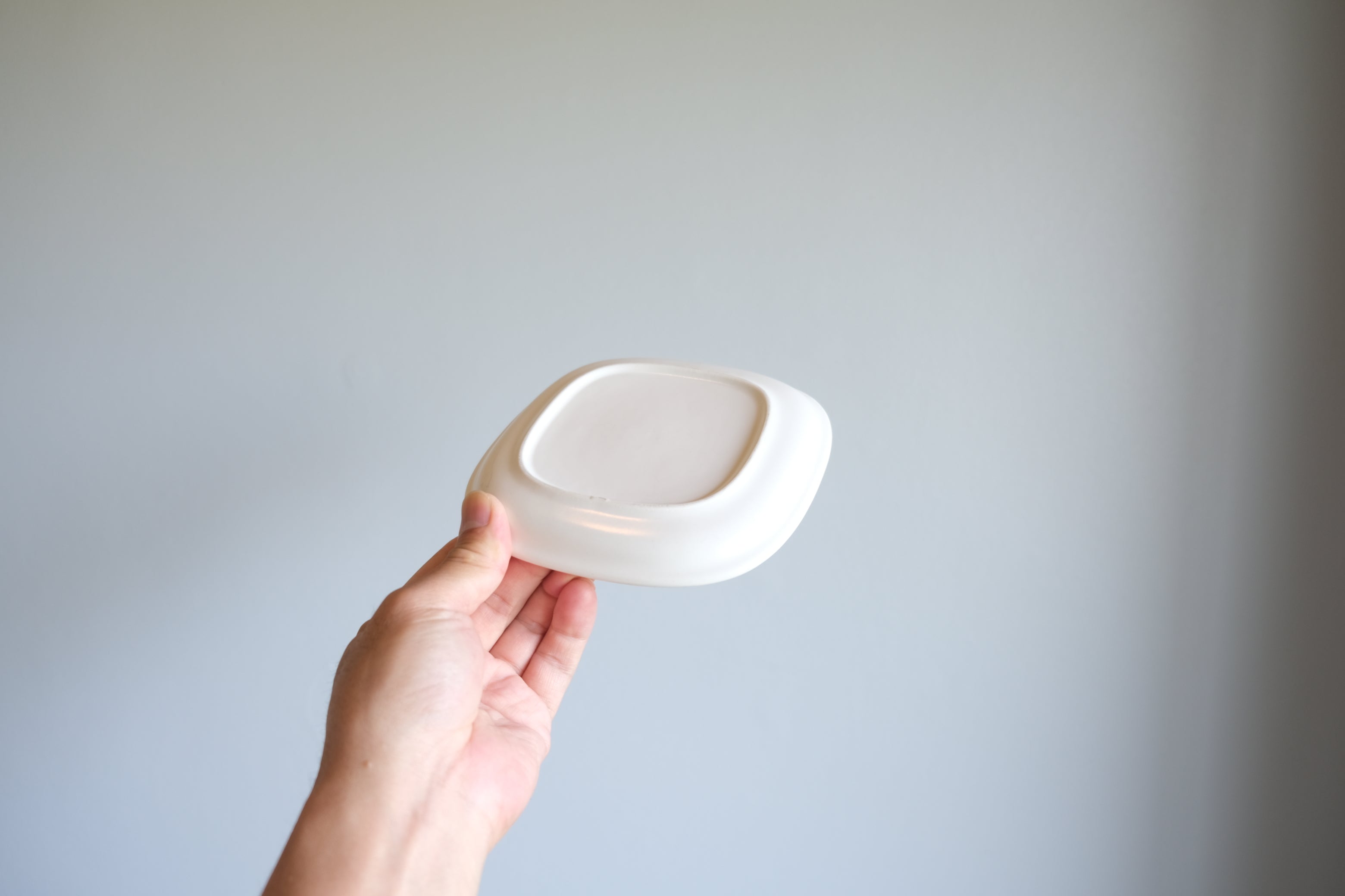 ［4枚セット］柳宗理 sori yanagi セラミック 白 プレート Sサイズ 14 × 14 × 2.3cm 皿 MOMA パーマネントコレクション 瀬戸 伝統技術 デザイン