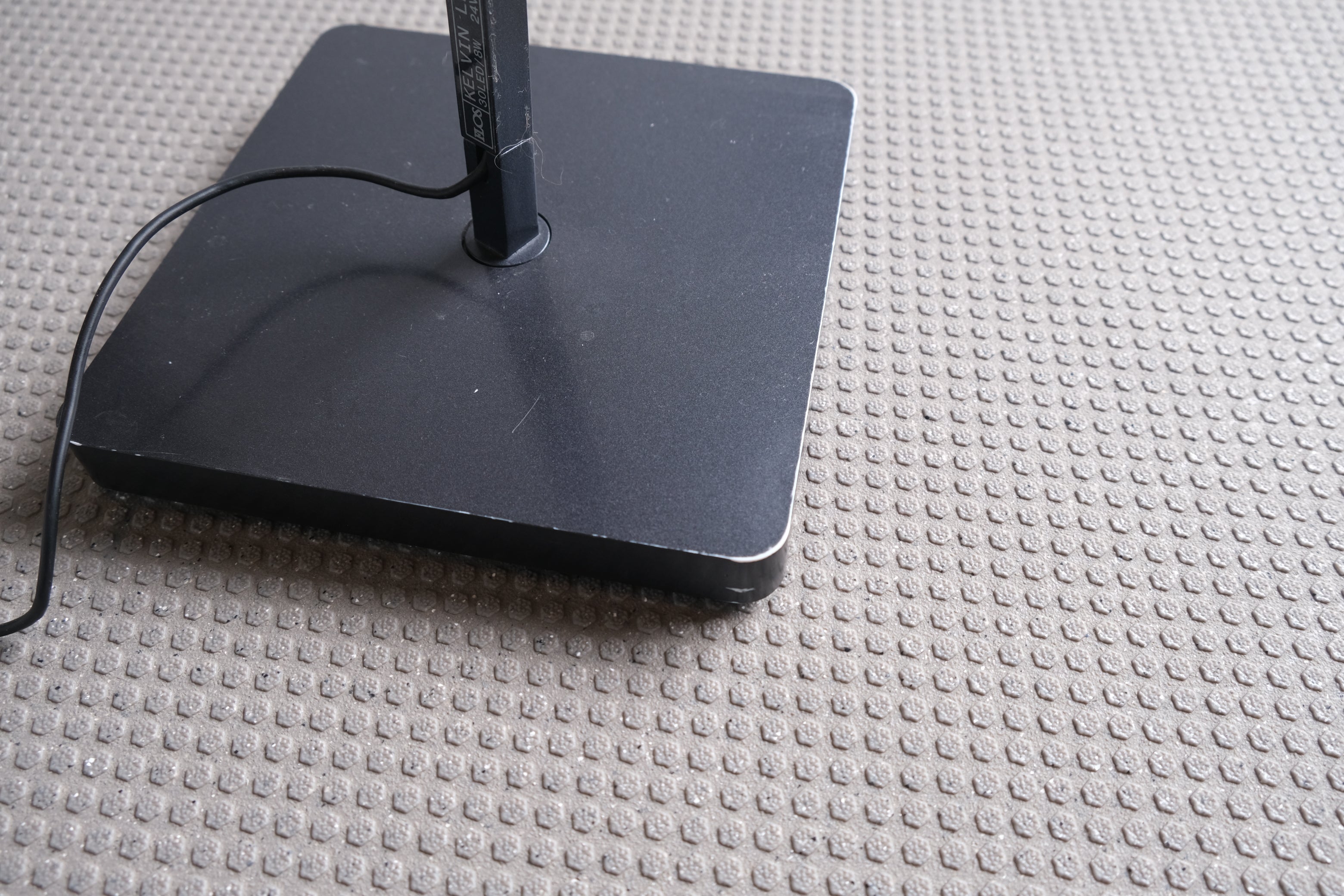 FLOS KELVIN F LED フロアライト｜Antonio Citterio アントニオ・チッテリオ｜ブラック