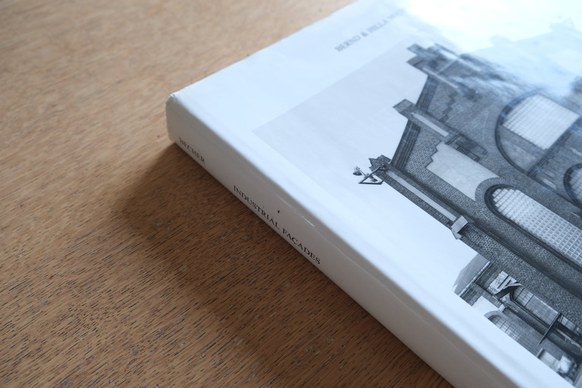 Bernd & Hilla Becher｜Industrial Facades｜ベルント＆ヒラ・ベッヒャー 工業建築写真集 1995年 MIT Press
