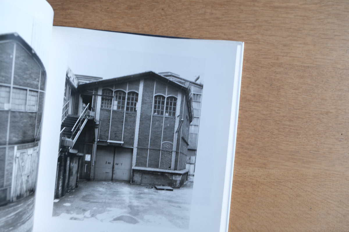 Bernd & Hilla Becher｜Industrial Facades｜ベルント＆ヒラ・ベッヒャー 工業建築写真集 1995年 MIT Press