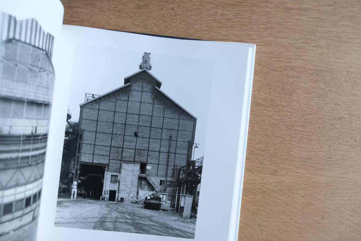 Bernd & Hilla Becher｜Industrial Facades｜ベルント＆ヒラ・ベッヒャー 工業建築写真集 1995年 MIT Press