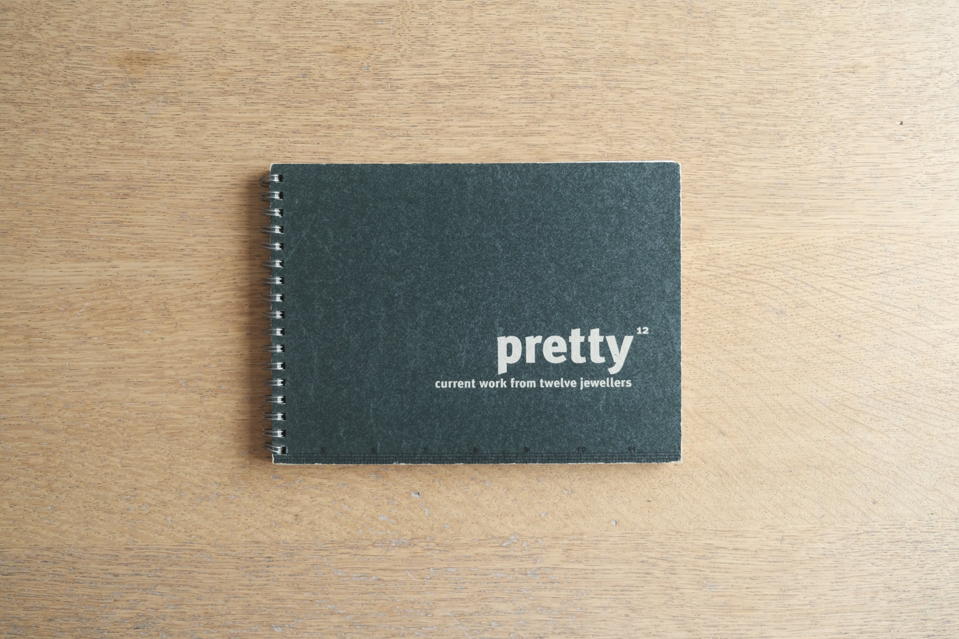 Pretty 12 – Contemporary Jewellery Catalogue［Lisa Walker, Jane Dodd 他］
