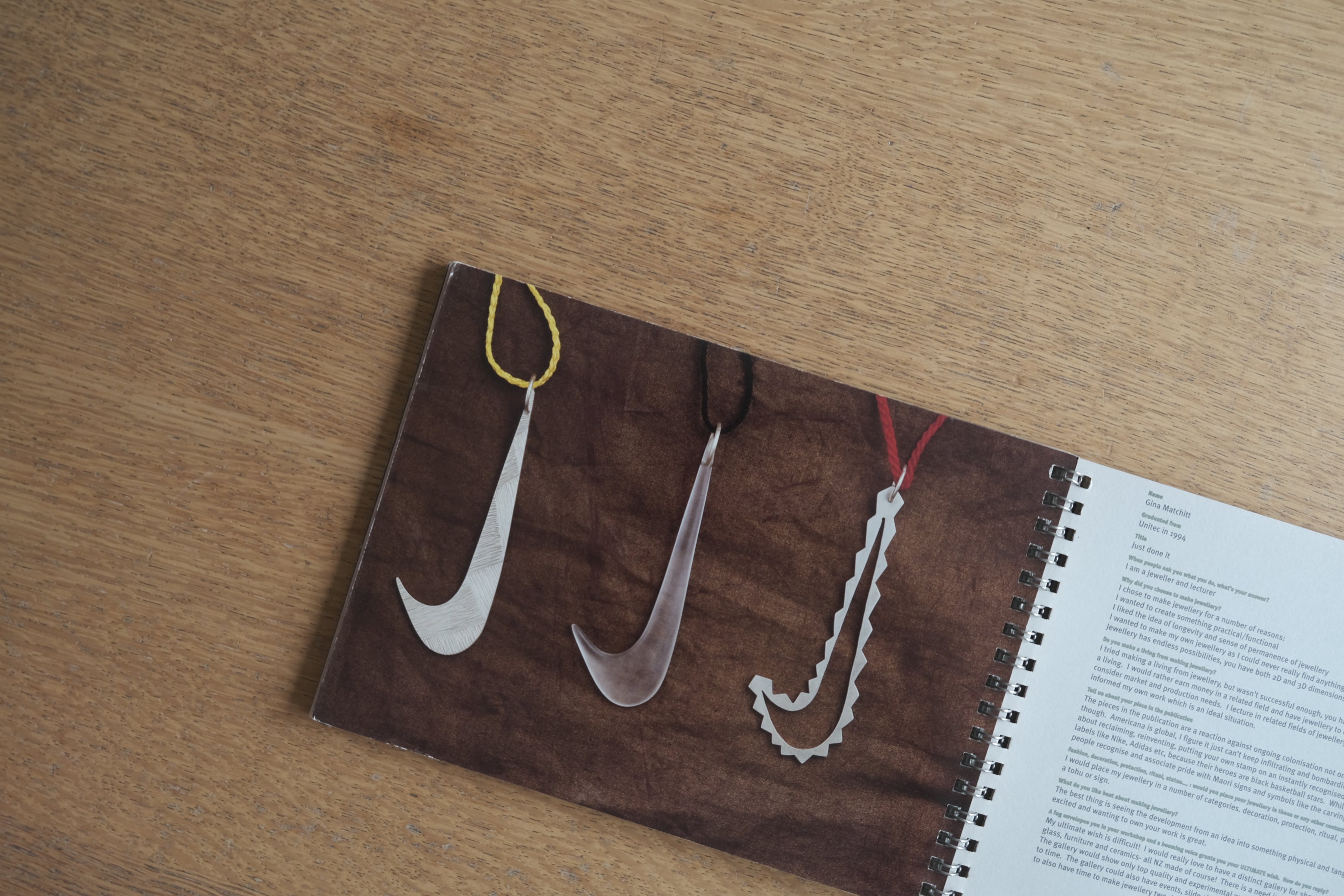 Pretty 12 – Contemporary Jewellery Catalogue［Lisa Walker, Jane Dodd 他］