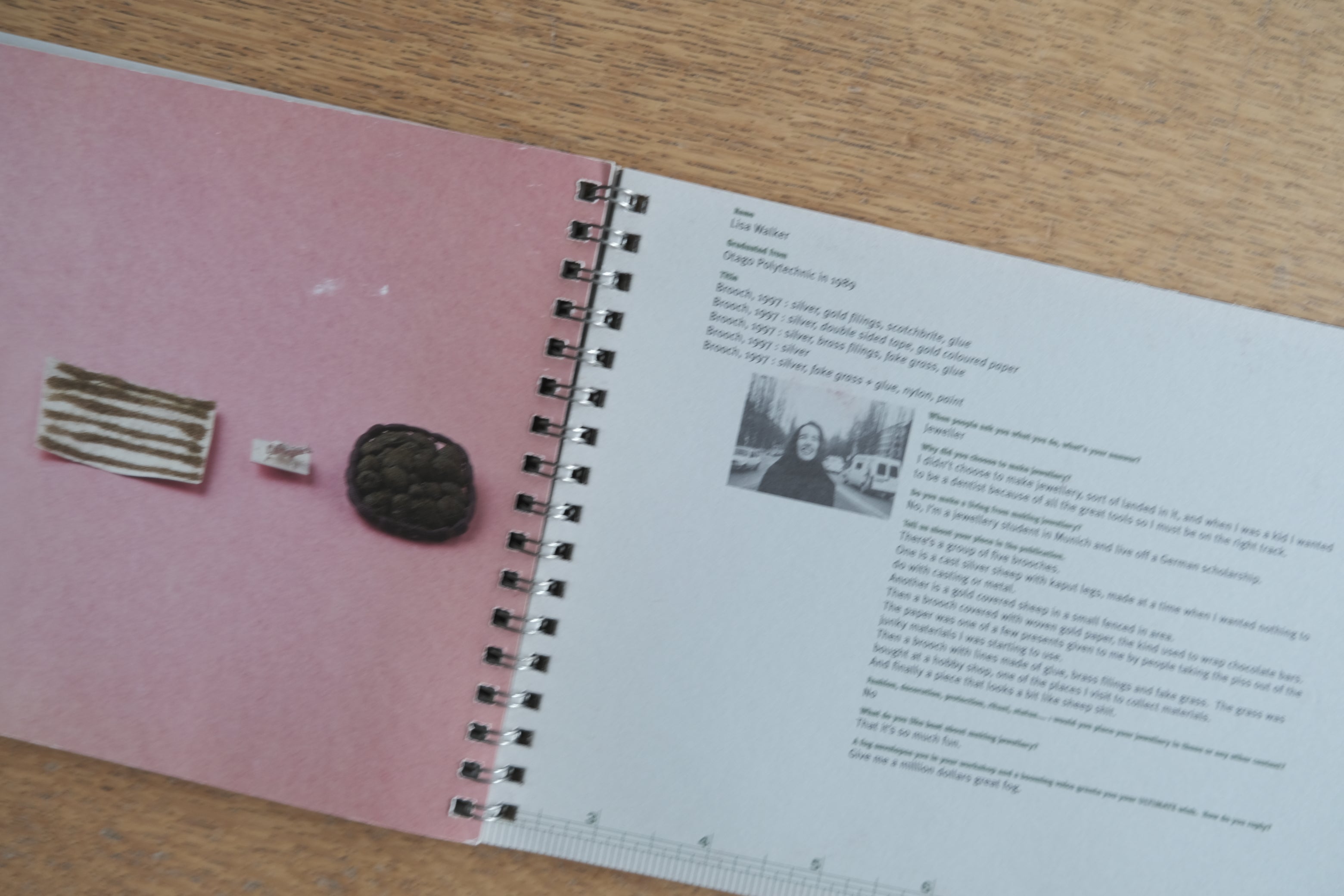Pretty 12 – Contemporary Jewellery Catalogue［Lisa Walker, Jane Dodd 他］