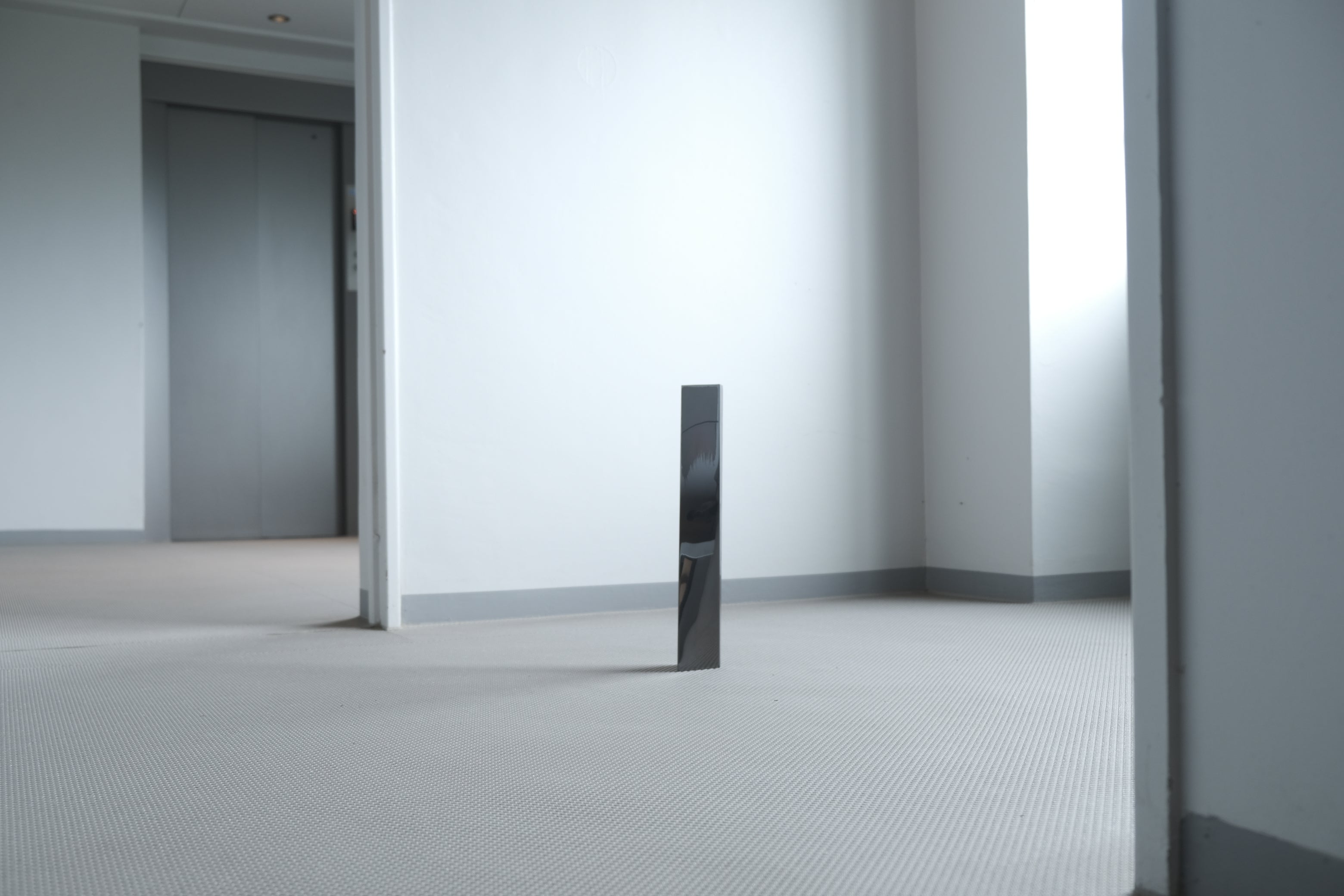 限定品｜ALESSI】ザハ・ハディッド フラワーベース “CREVASSE