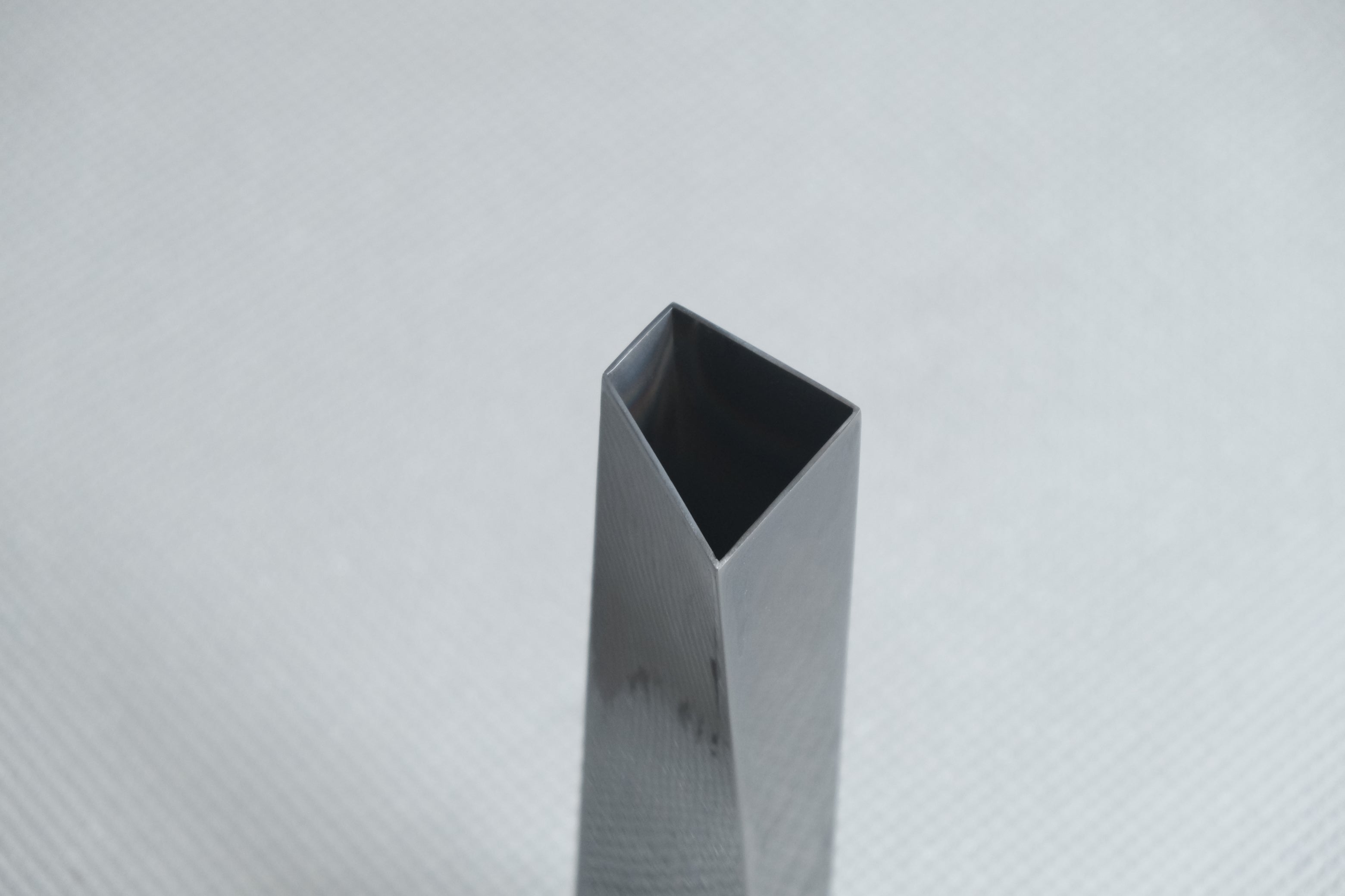 限定品｜ALESSI】ザハ・ハディッド フラワーベース “CREVASSE