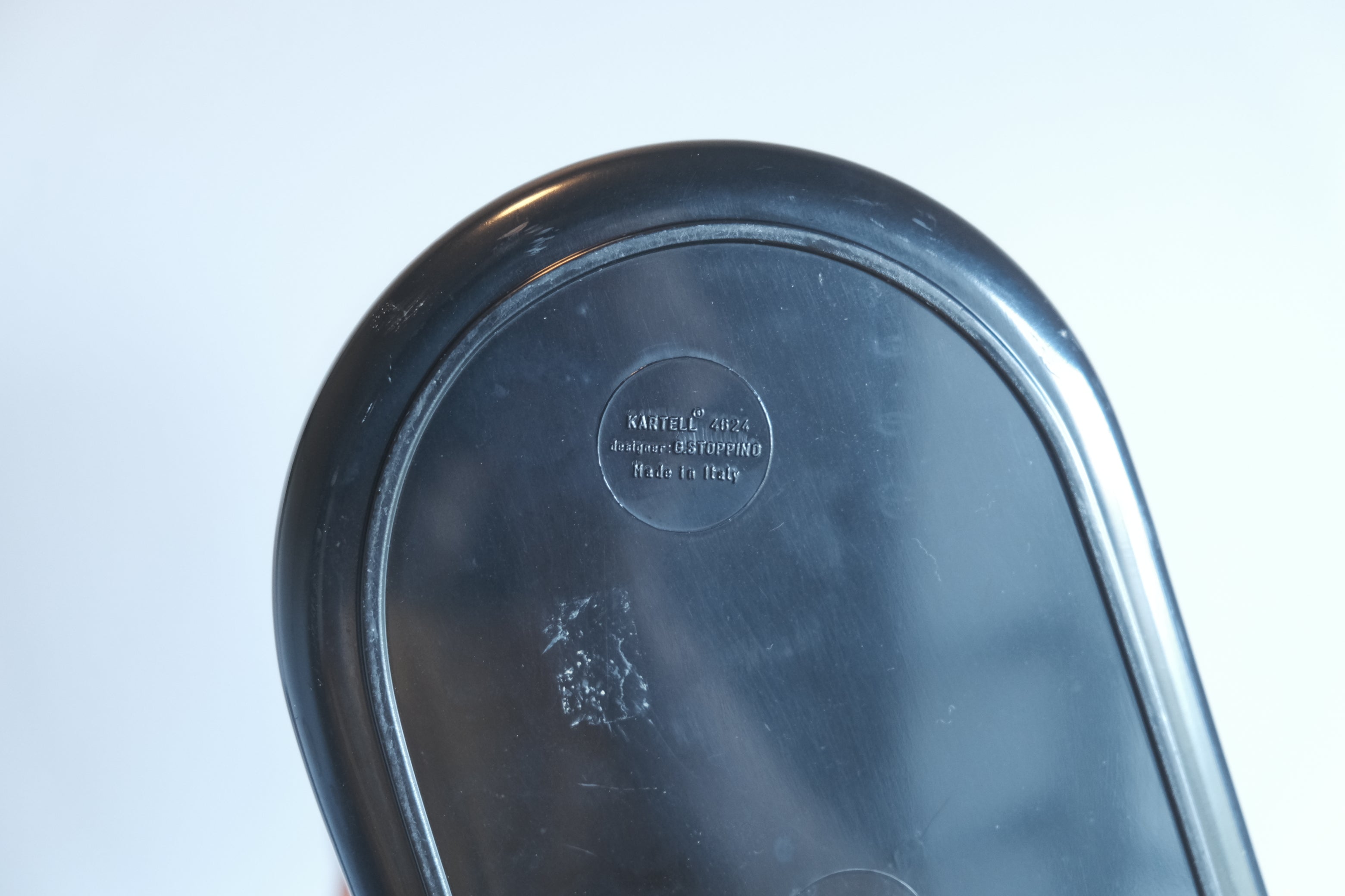【未使用デッドストック】Kartell 4624 アイスバケット 黒｜Giotto Stoppinoデザイン｜イタリア製ヴィンテージジオット・ストッピーノによるKartellのアイスバケット。黒の緊張感と造形美が際立つ未使用ヴィンテージ。