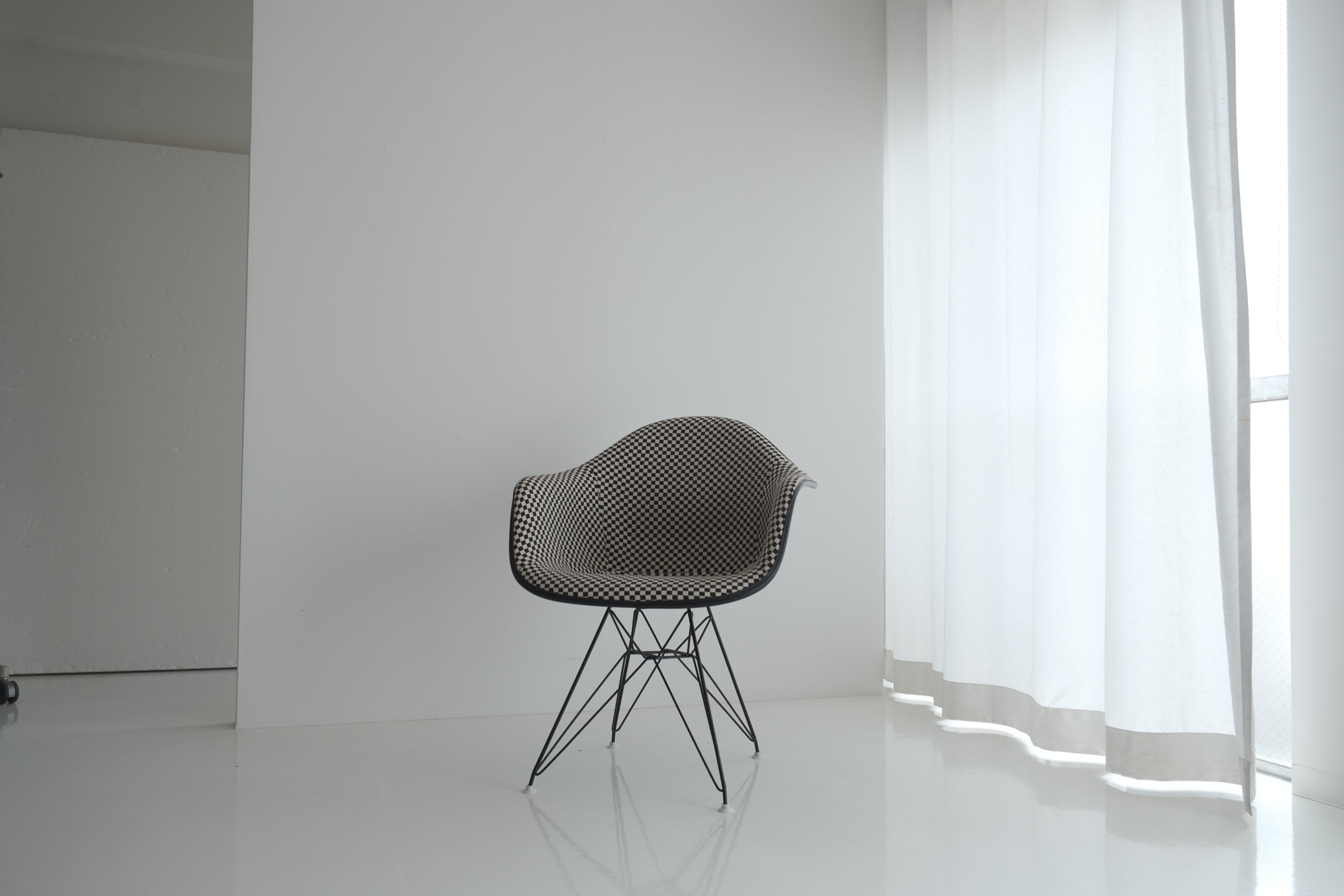 【Herman Miller × Alexander Girard】ヴィンテージ アームシェルチェア｜チェッカーファブリック × エッフェルベース