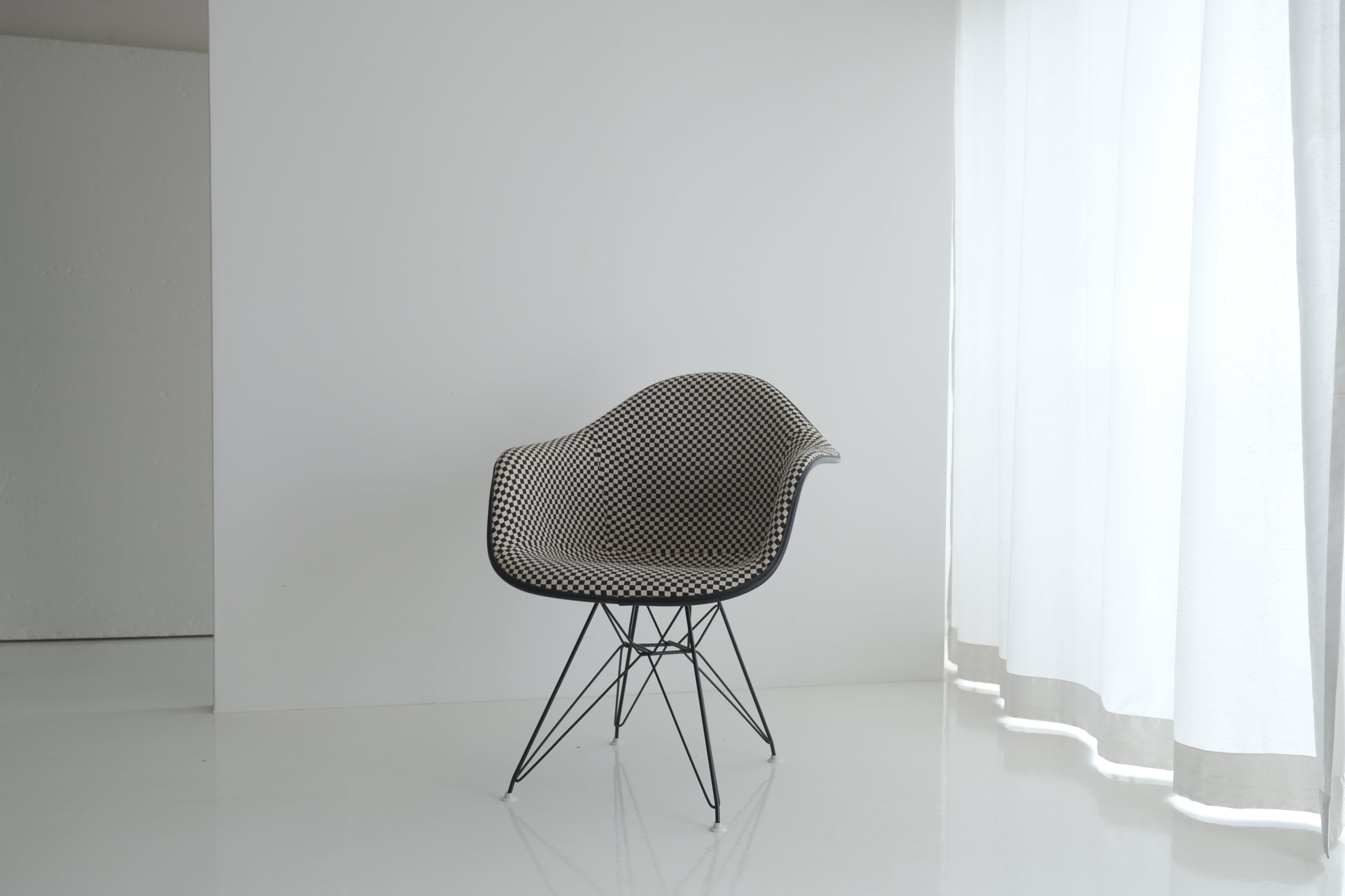 【Herman Miller × Alexander Girard】ヴィンテージ アームシェルチェア｜チェッカーファブリック × エッフェルベース