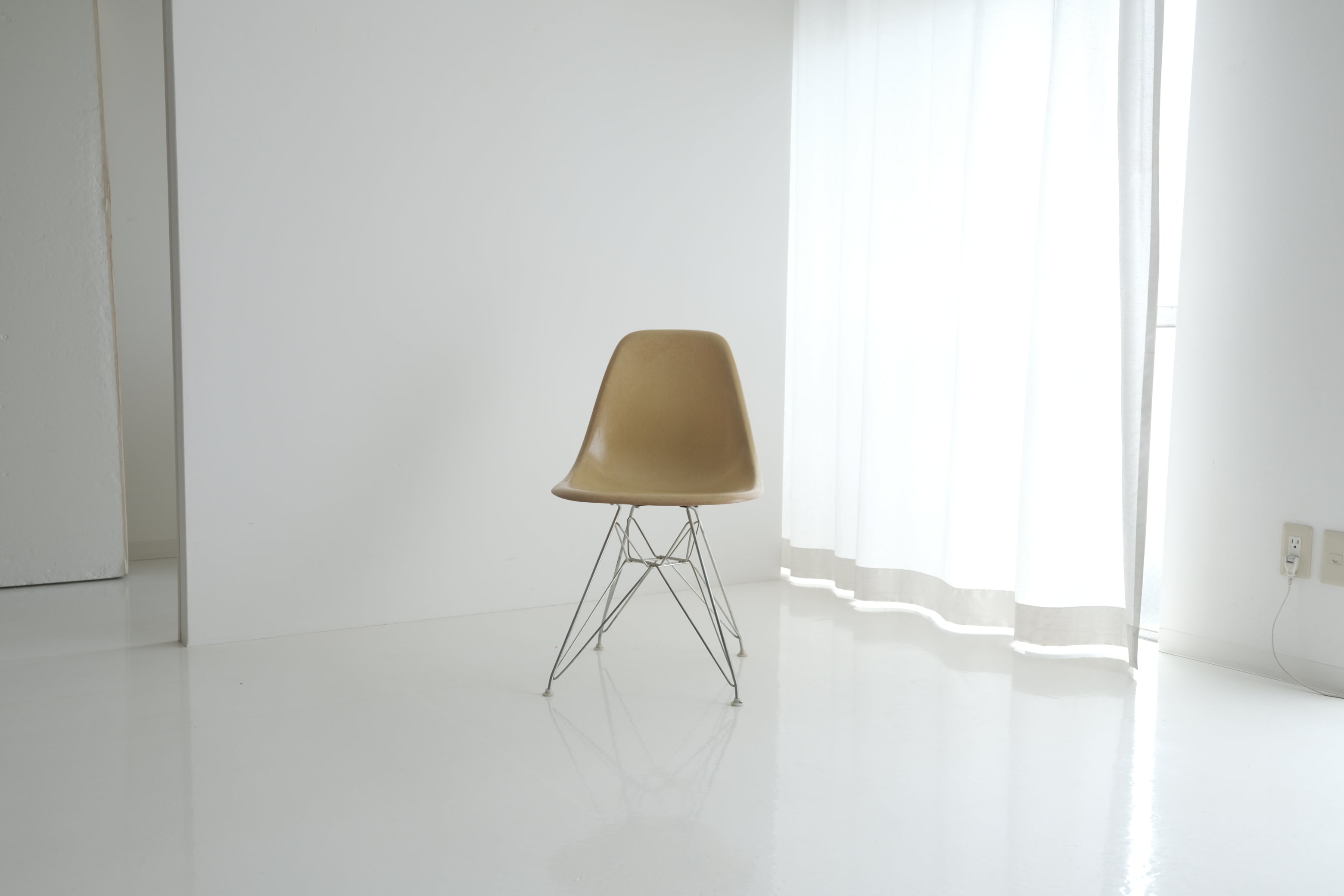 EAMES SIDE SHELL CHAIR（エッフェルベース）｜イームズ サイドシェルチェア No.1〈ファイバーグラス〉