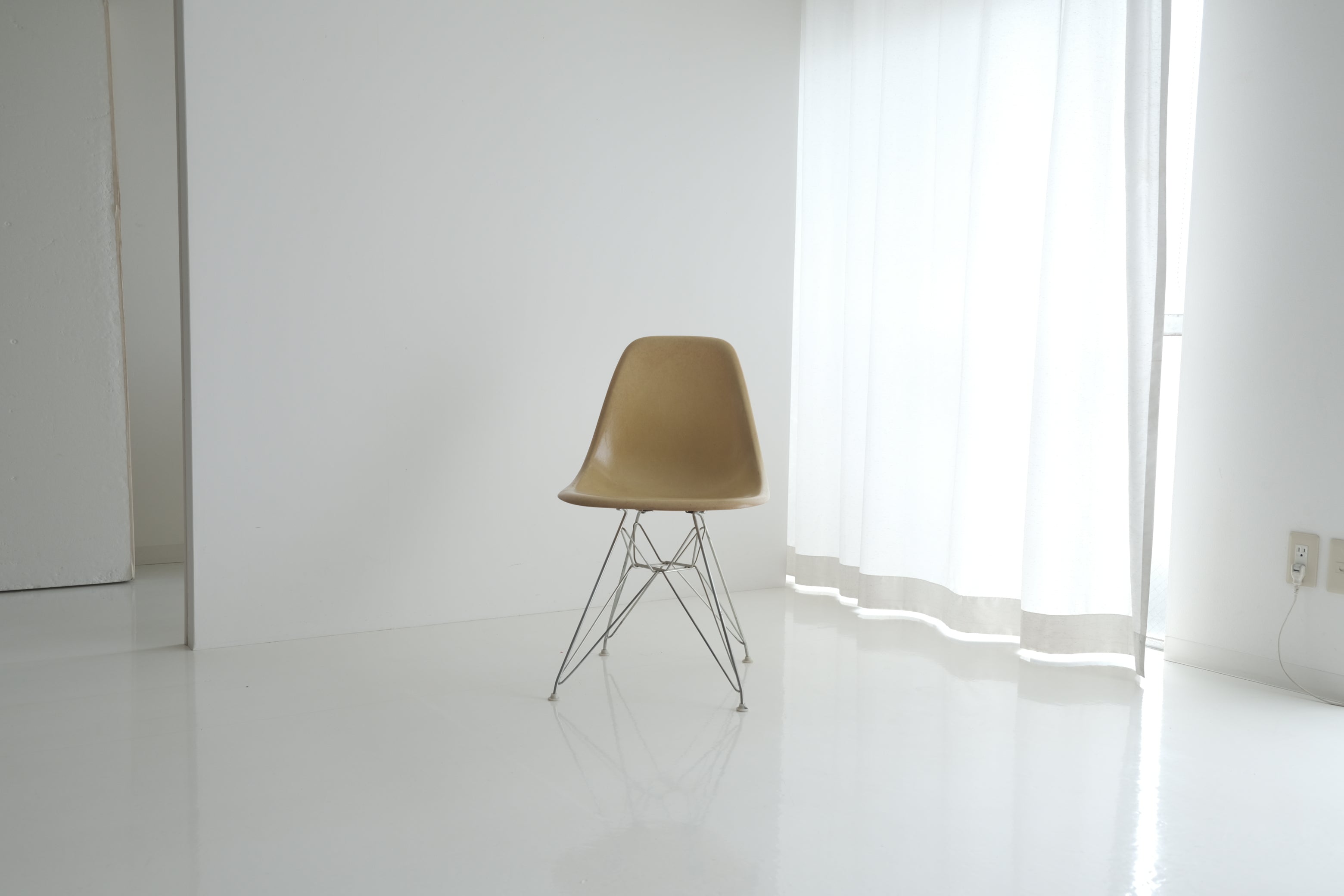 EAMES SIDE SHELL CHAIR（エッフェルベース）｜イームズ サイドシェルチェア No.1〈ファイバーグラス〉