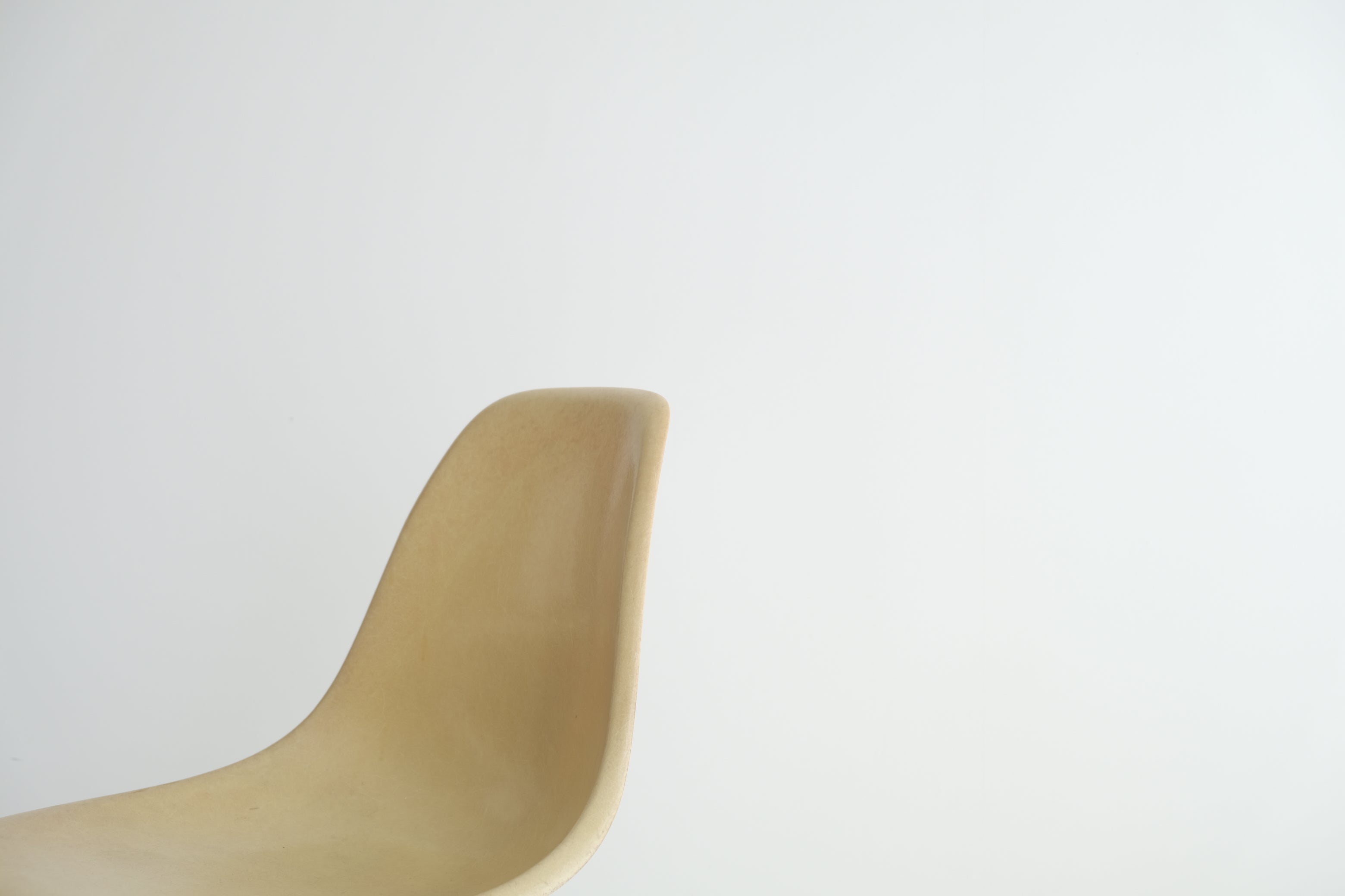 EAMES SIDE SHELL CHAIR（エッフェルベース）｜イームズ サイドシェルチェア No.1〈ファイバーグラス〉