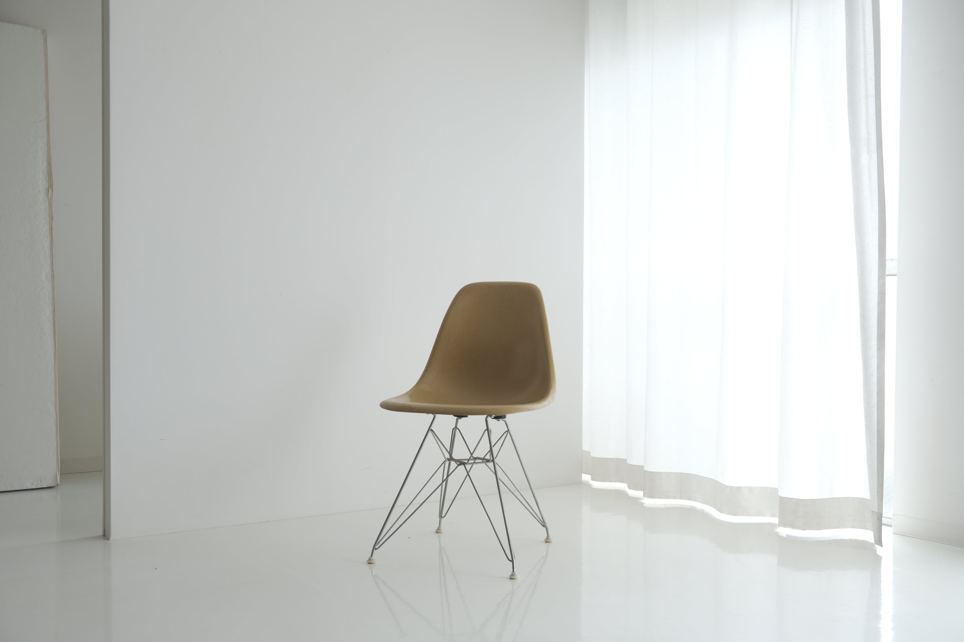 EAMES SIDE SHELL CHAIR（エッフェルベース）｜イームズ サイドシェルチェア No.2〈ファイバーグラス〉