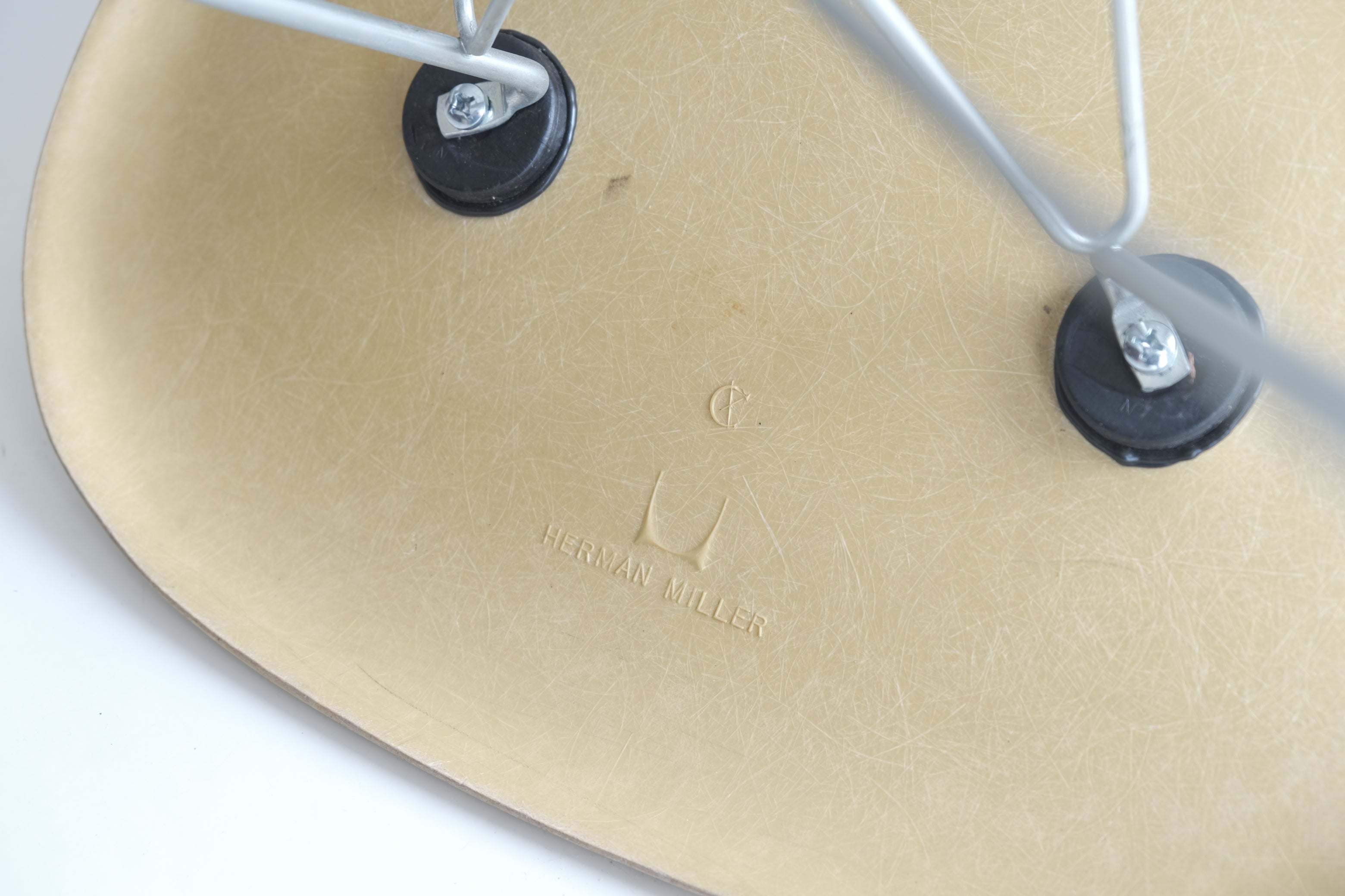 EAMES SIDE SHELL CHAIR（エッフェルベース）｜イームズ サイドシェルチェア No.2〈ファイバーグラス〉