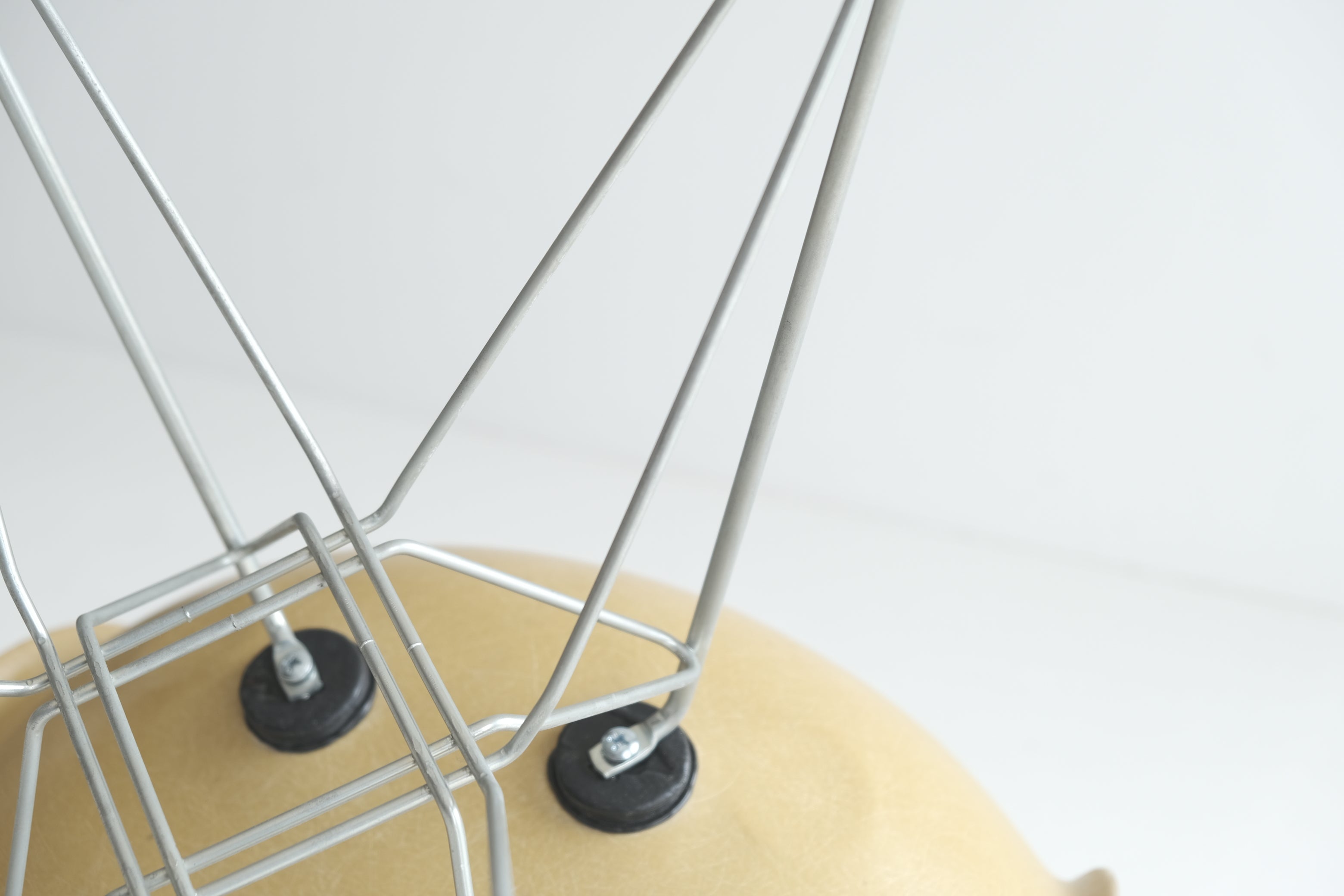 EAMES SIDE SHELL CHAIR（エッフェルベース）｜イームズ サイドシェルチェア No.2〈ファイバーグラス〉