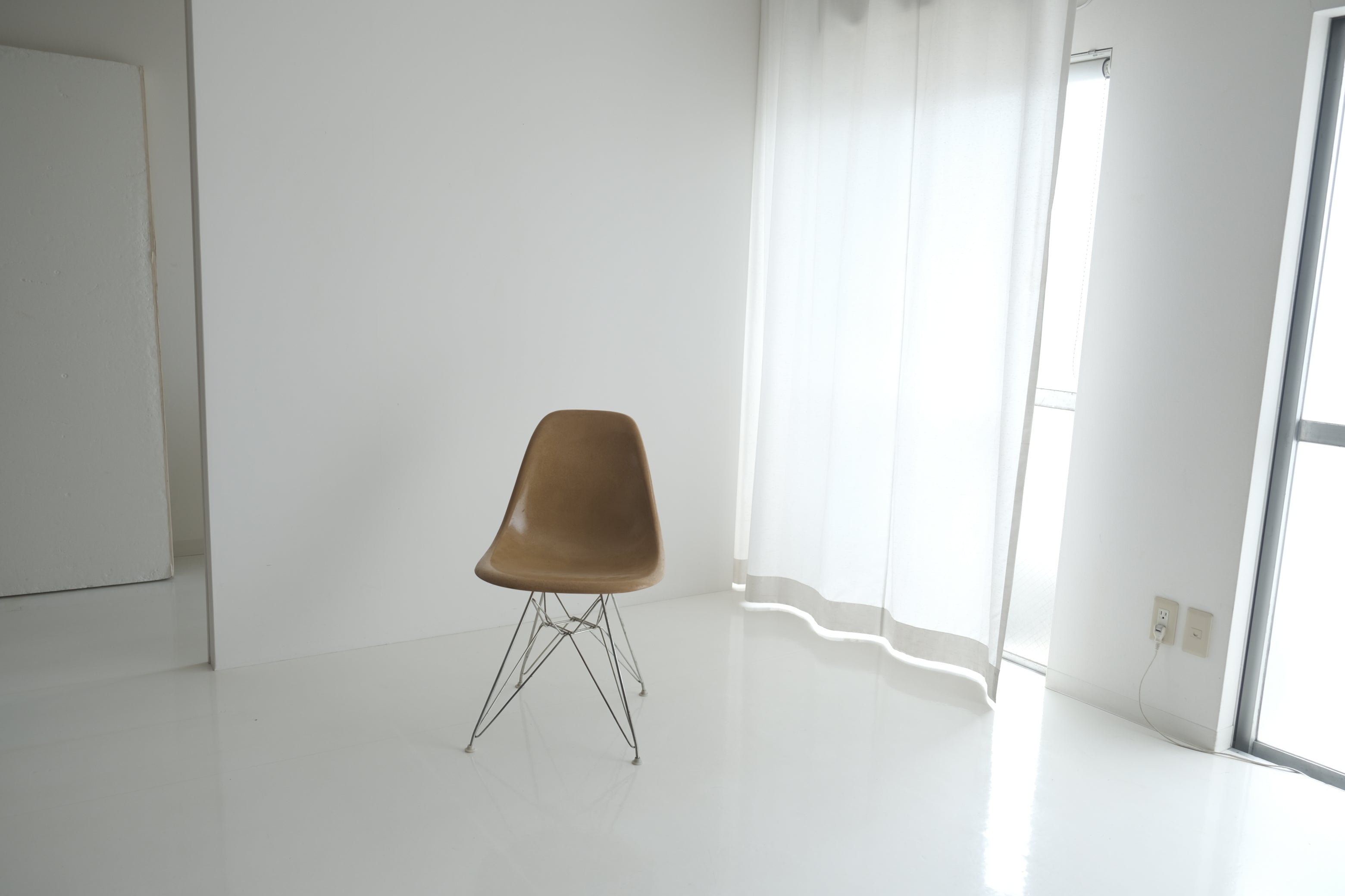 EAMES SIDE SHELL CHAIR（エッフェルベース）｜イームズ サイドシェルチェア No.3〈ファイバーグラス〉