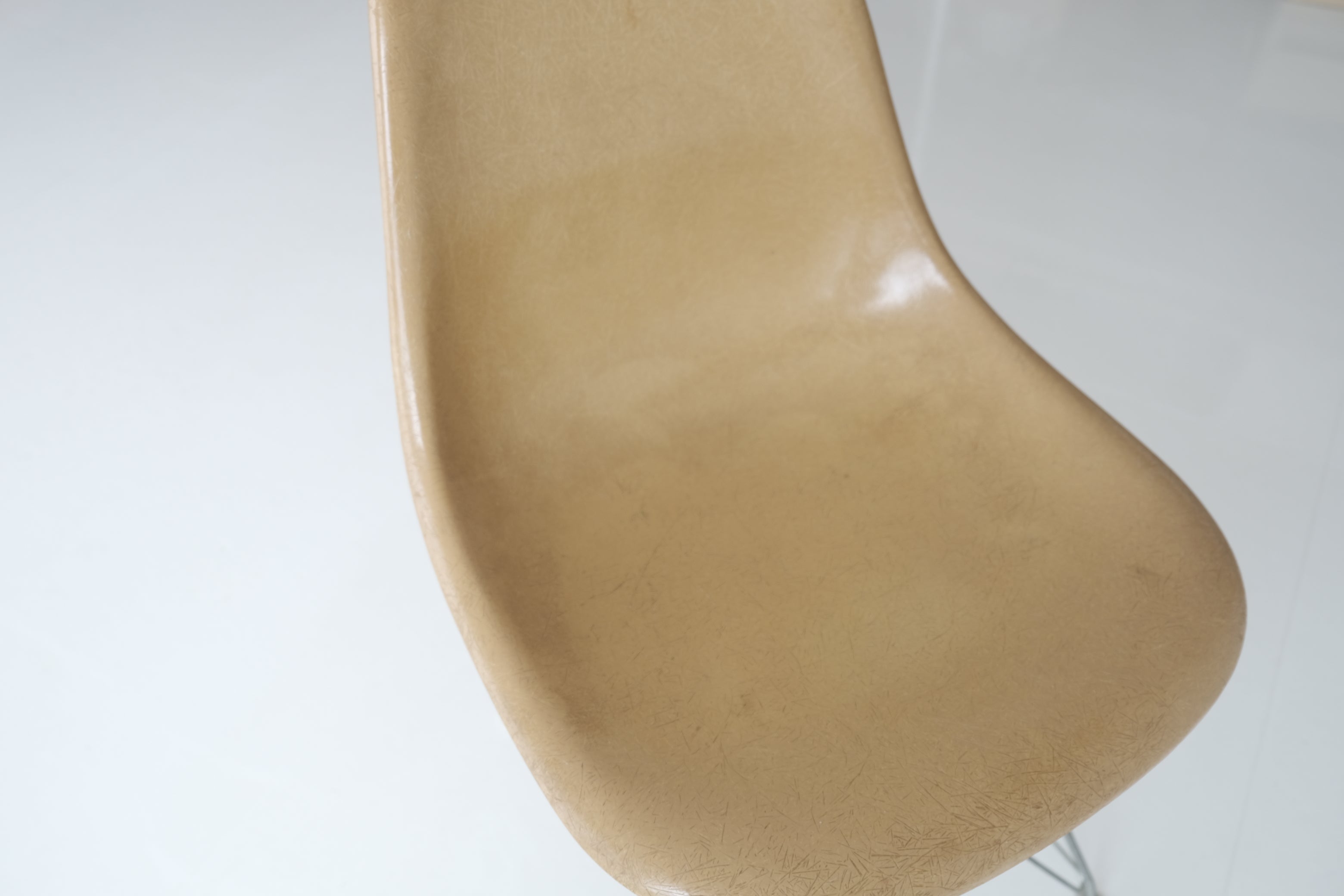 EAMES SIDE SHELL CHAIR（エッフェルベース）｜イームズ サイドシェルチェア No.3〈ファイバーグラス〉