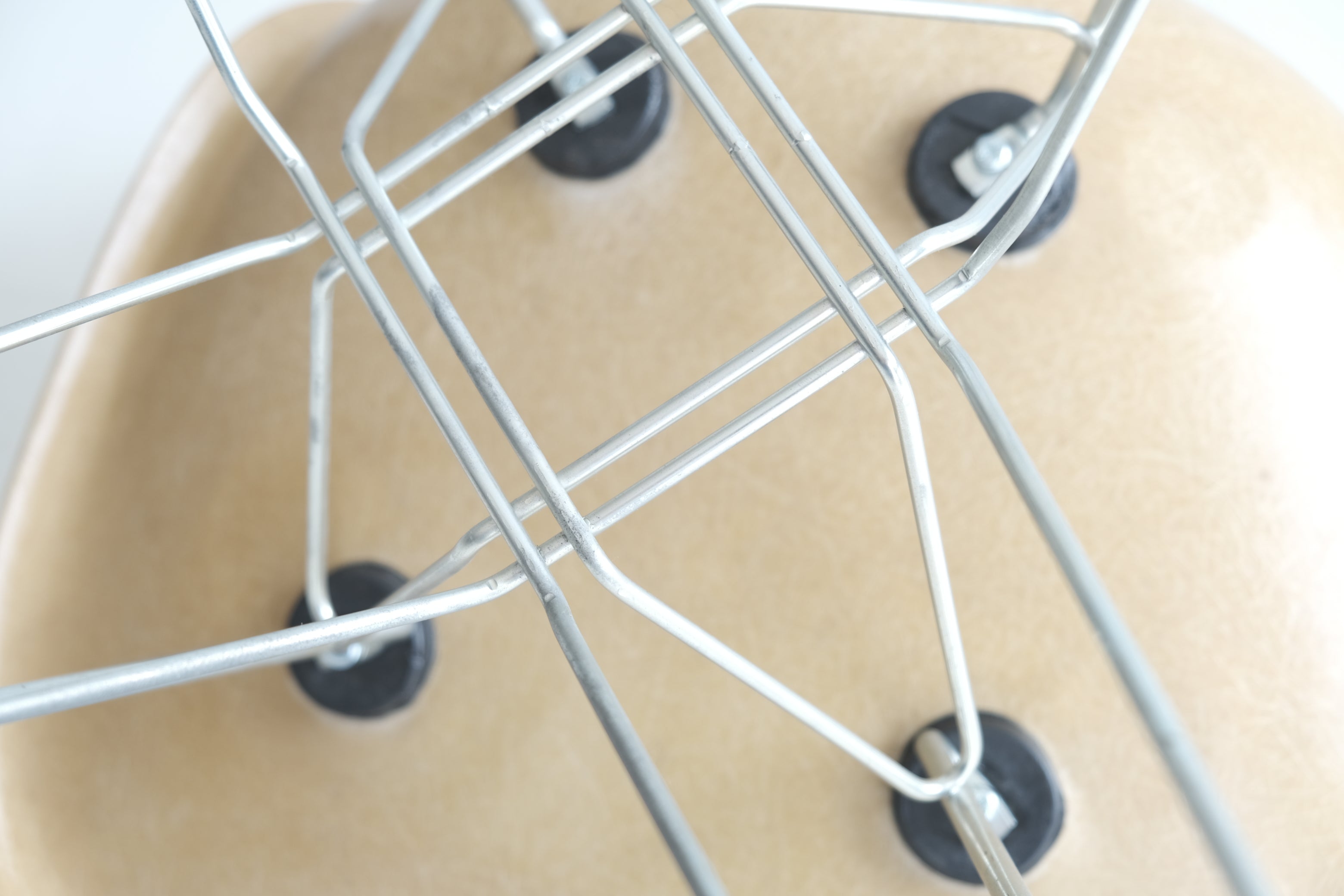 EAMES SIDE SHELL CHAIR（エッフェルベース）｜イームズ サイドシェルチェア No.3〈ファイバーグラス〉