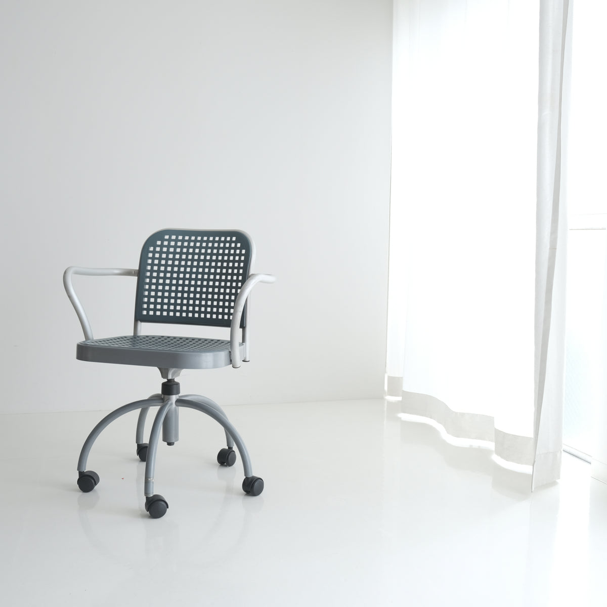 VICO MAGISTRETTI SWIVEL CHAIR No.1｜ヴィコ・マジストレッティ 回転 