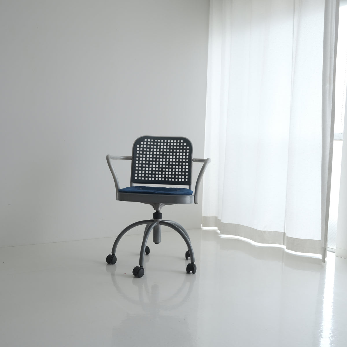 VICO MAGISTRETTI SWIVEL CHAIR No.2｜ヴィコ・マジストレッティ 回転 