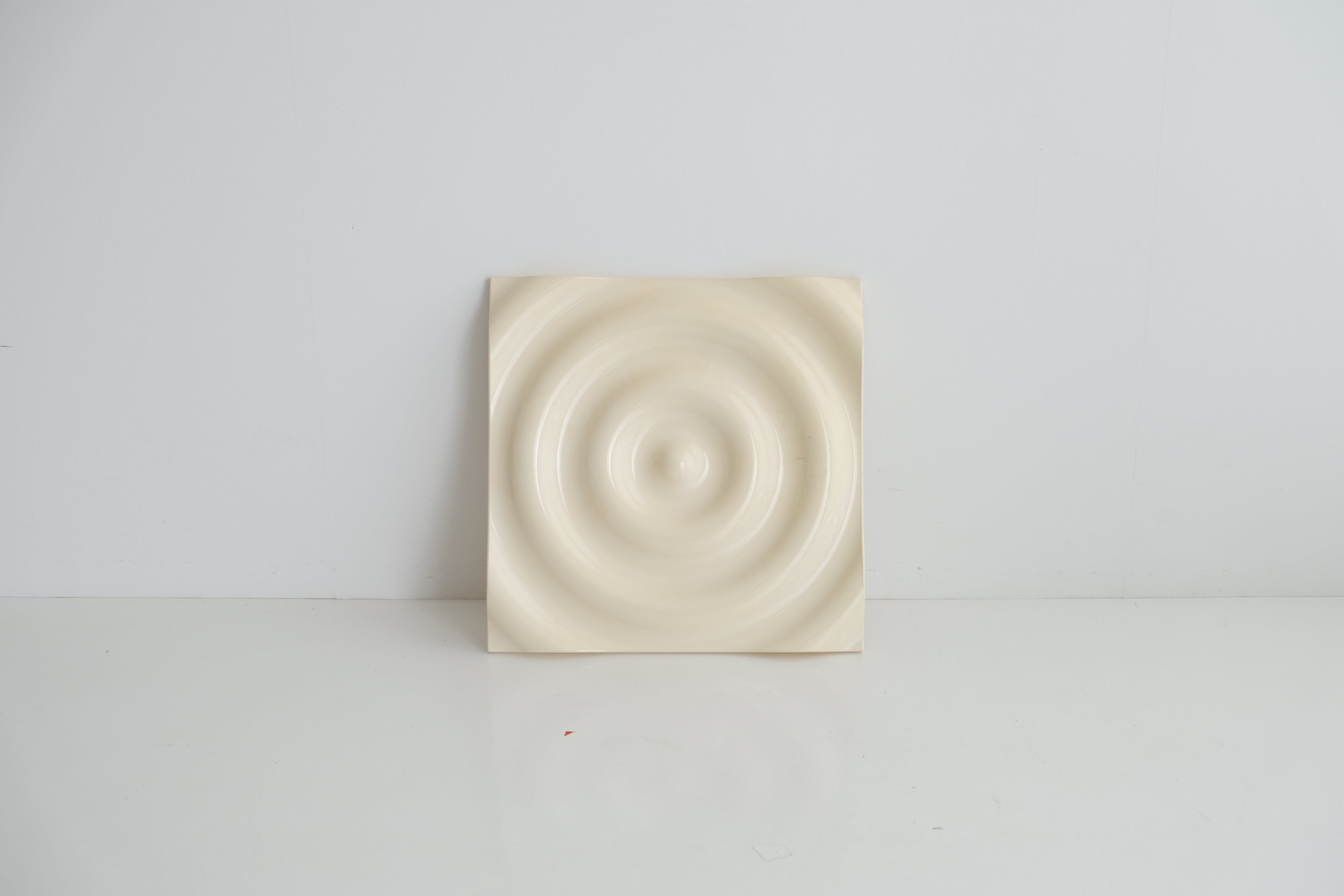 Ripple｜Ross McBride センターピースとして佇む静謐なアートパネル
