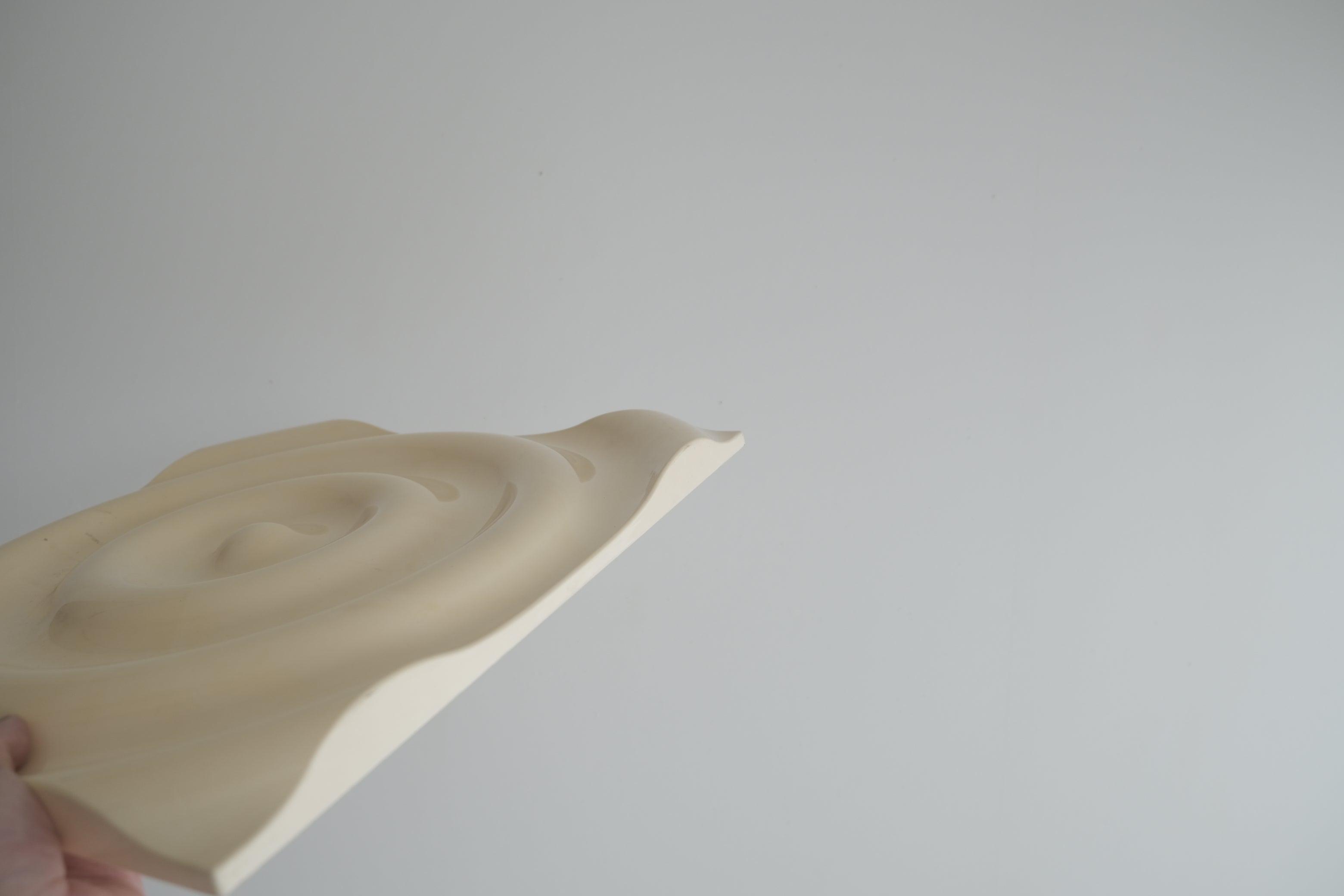 Ripple｜Ross McBride センターピースとして佇む静謐なアートパネル