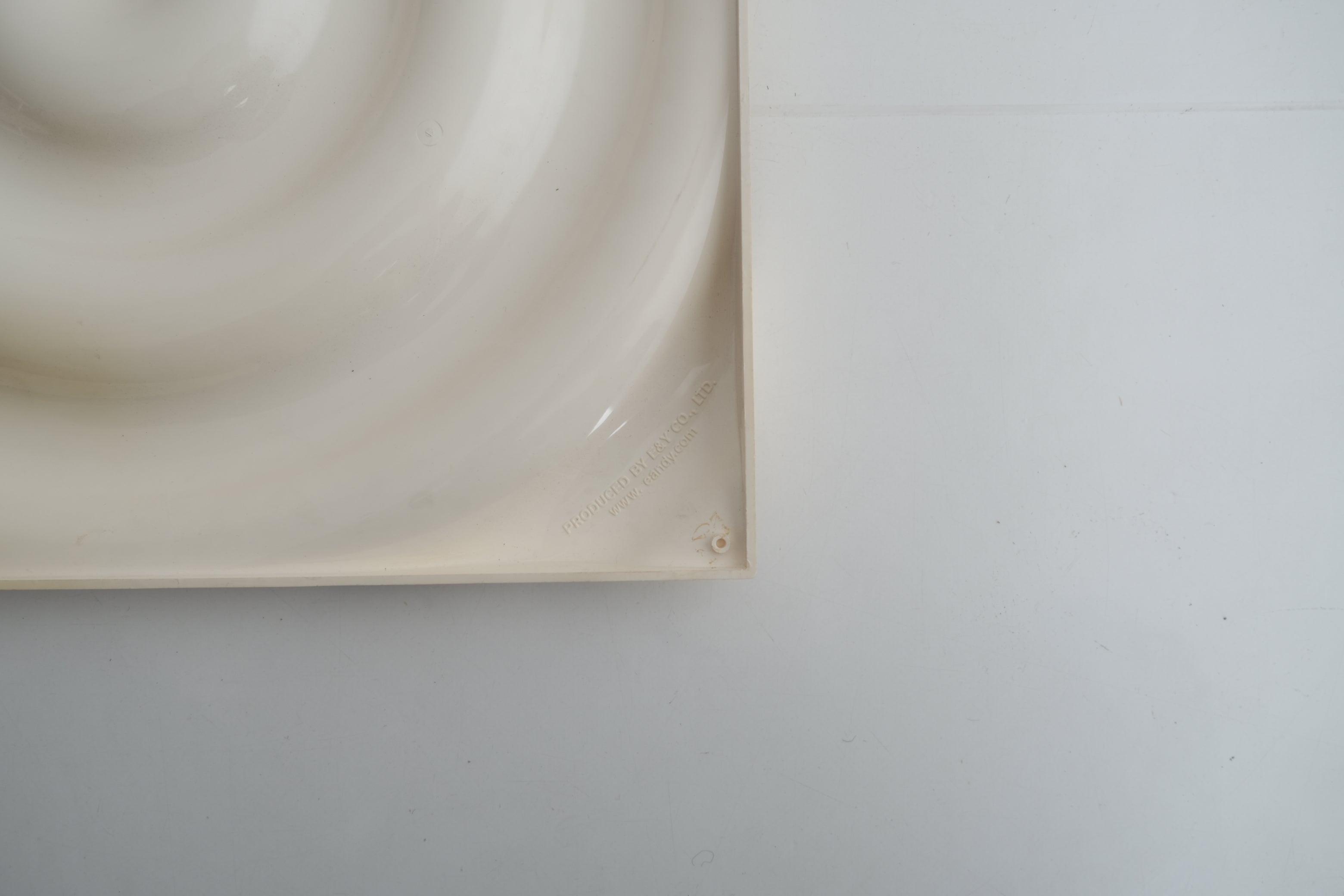 Ripple｜Ross McBride センターピースとして佇む静謐なアートパネル