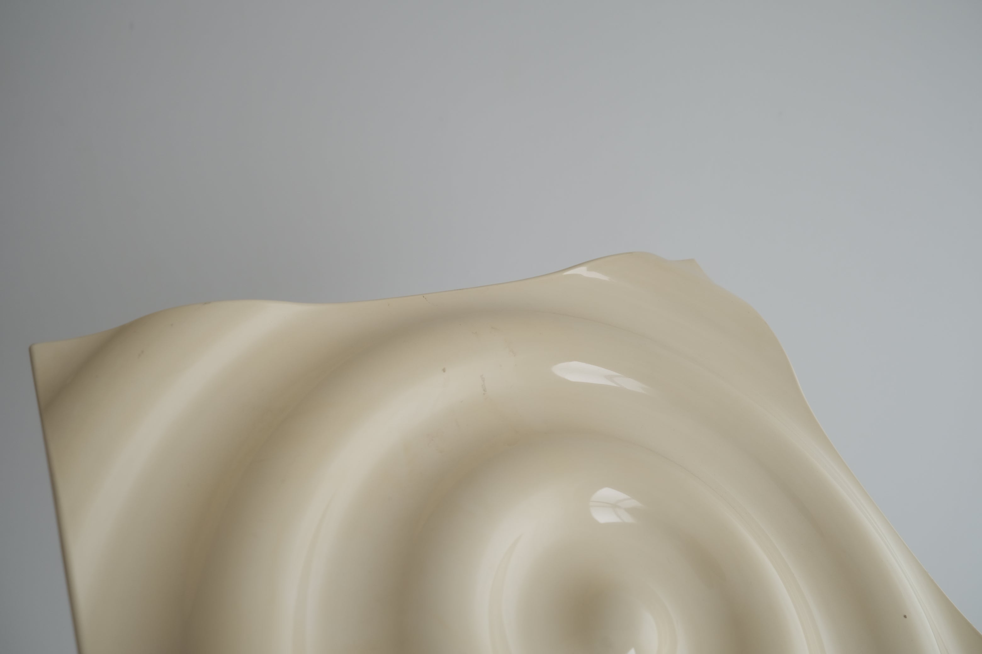 Ripple｜Ross McBride センターピースとして佇む静謐なアートパネル