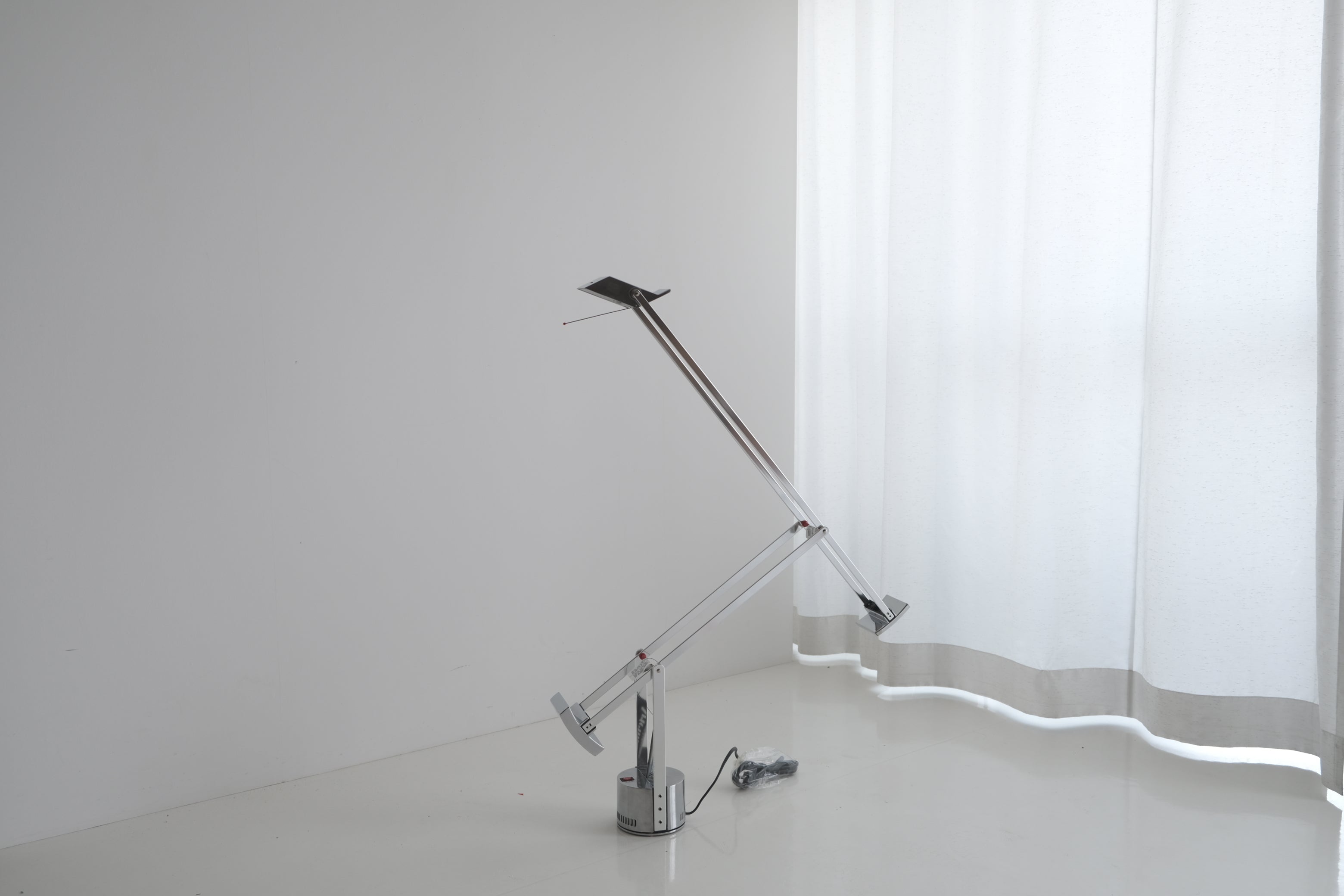 TIZIO / ティチオ – 2004年記念モデル｜Richard Sapper × Artemide S2439N