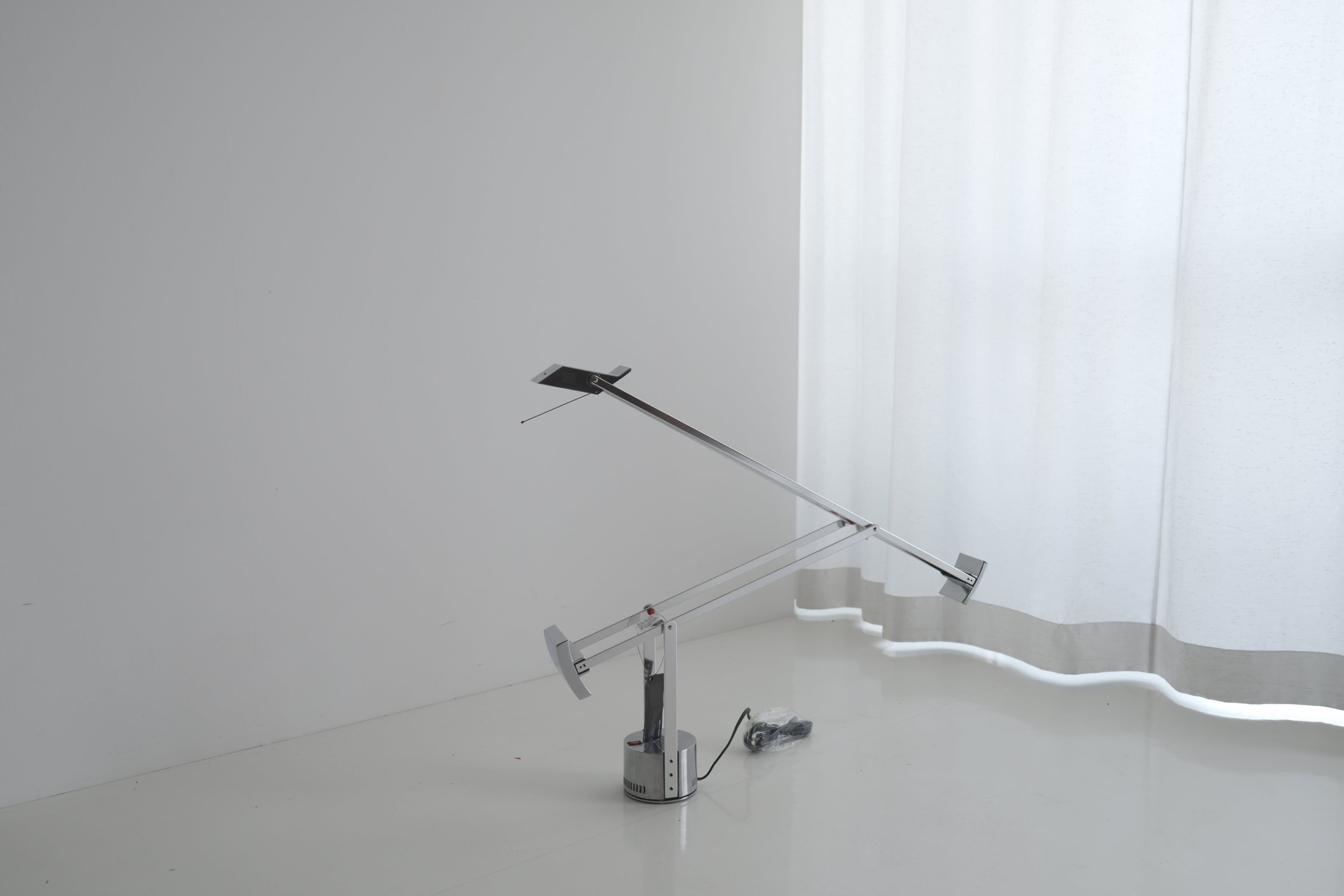 TIZIO / ティチオ – 2004年記念モデル｜Richard Sapper × Artemide S2439N