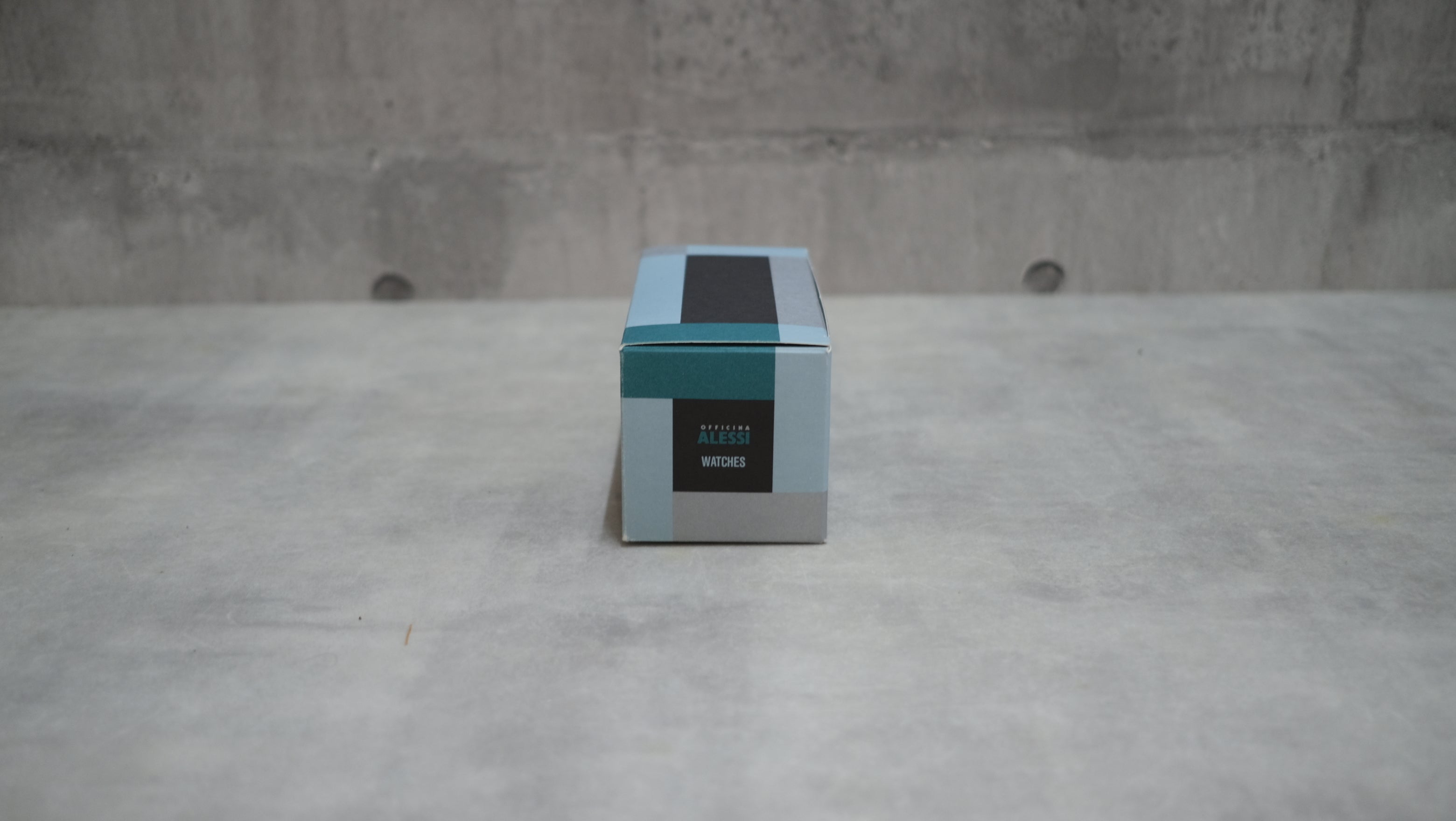 【未使用・デッドストック】ALESSI × Aldo Rossi｜MOMENTO AR1/B｜メンズウォッチ｜黒レザーベルト｜電池交換済｜1987年モデル